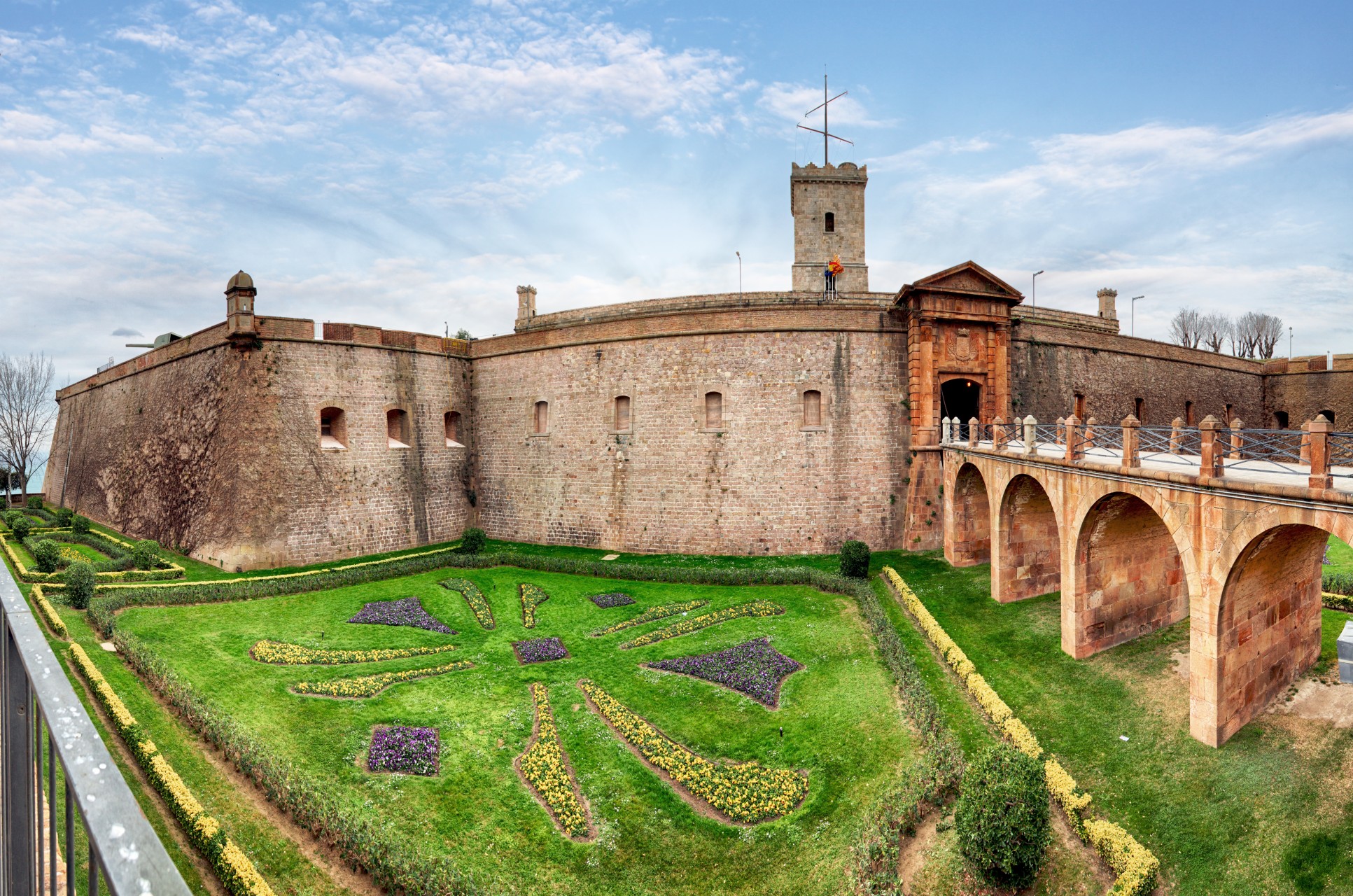 Private Montjuïc Castle & Cable Car Experience