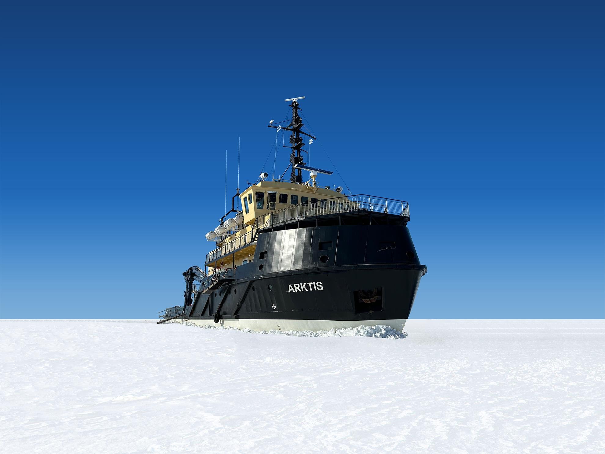 Icebreaker Arktis Cruise with Ice Floating from Rovaniemi