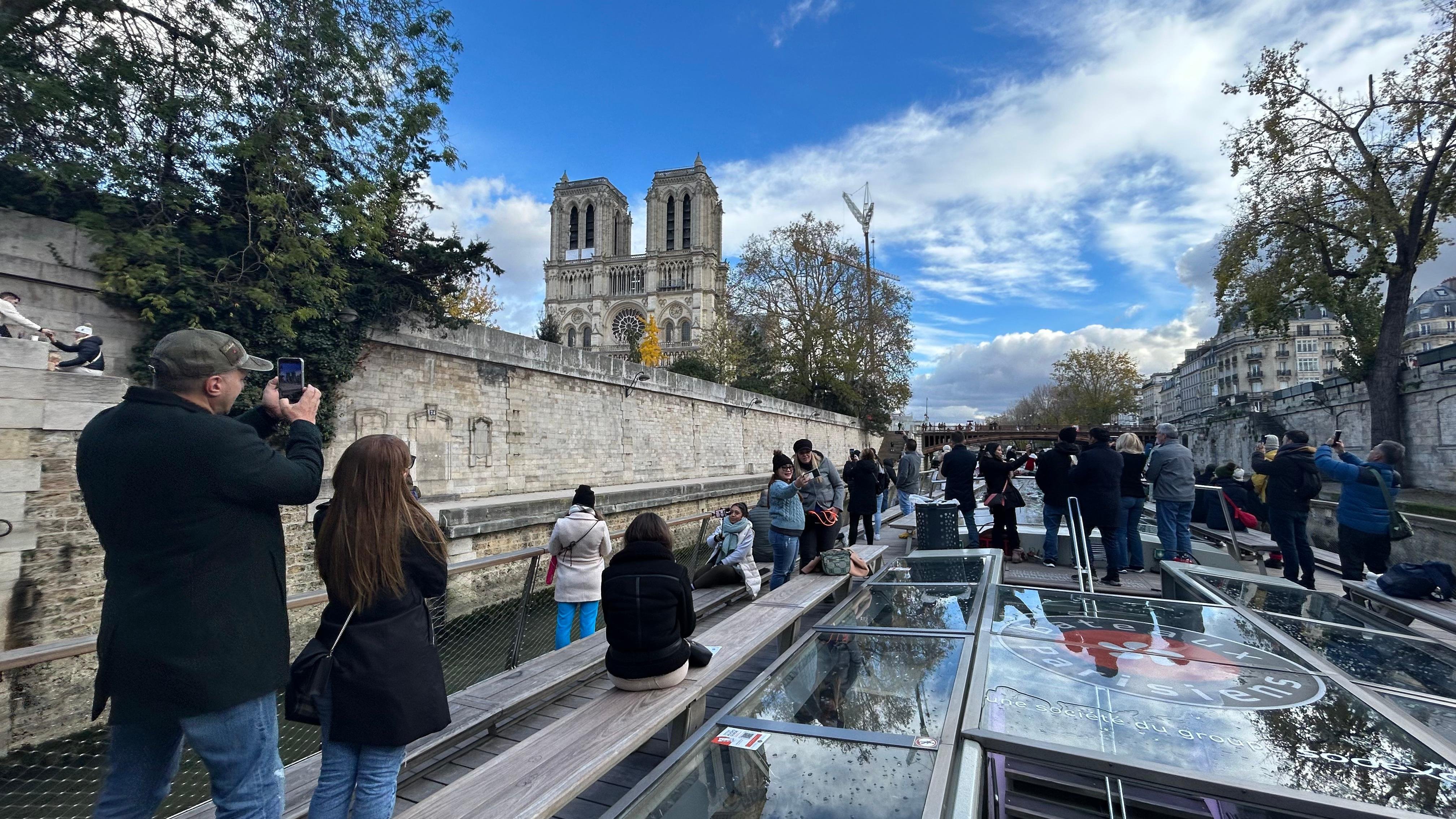 Paris: 1-Hour Seine River Sightseeing Cruise from the Eiffel Tower