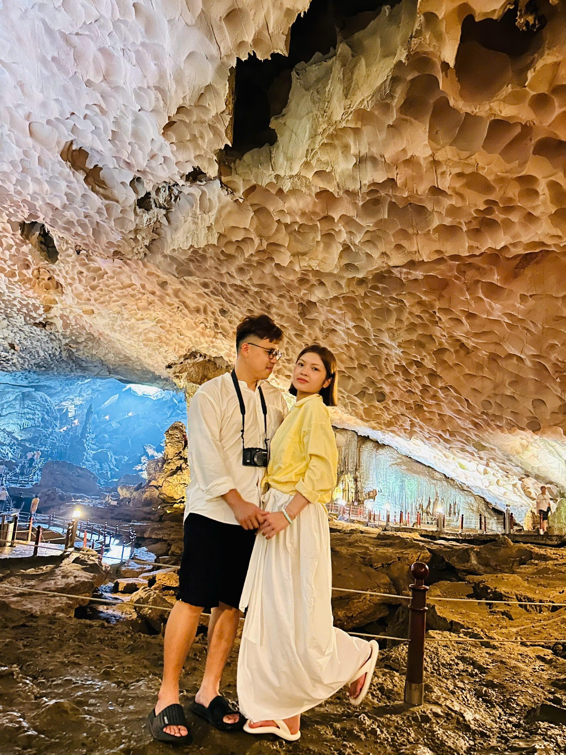 Ha Long Bay Full-Day Cruise: Caves, Kayaking & Scenic Views
