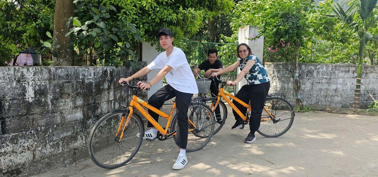 Hanoi to Ninh Binh: Hoa Lu, Trang An & Mua Cave Day Tour