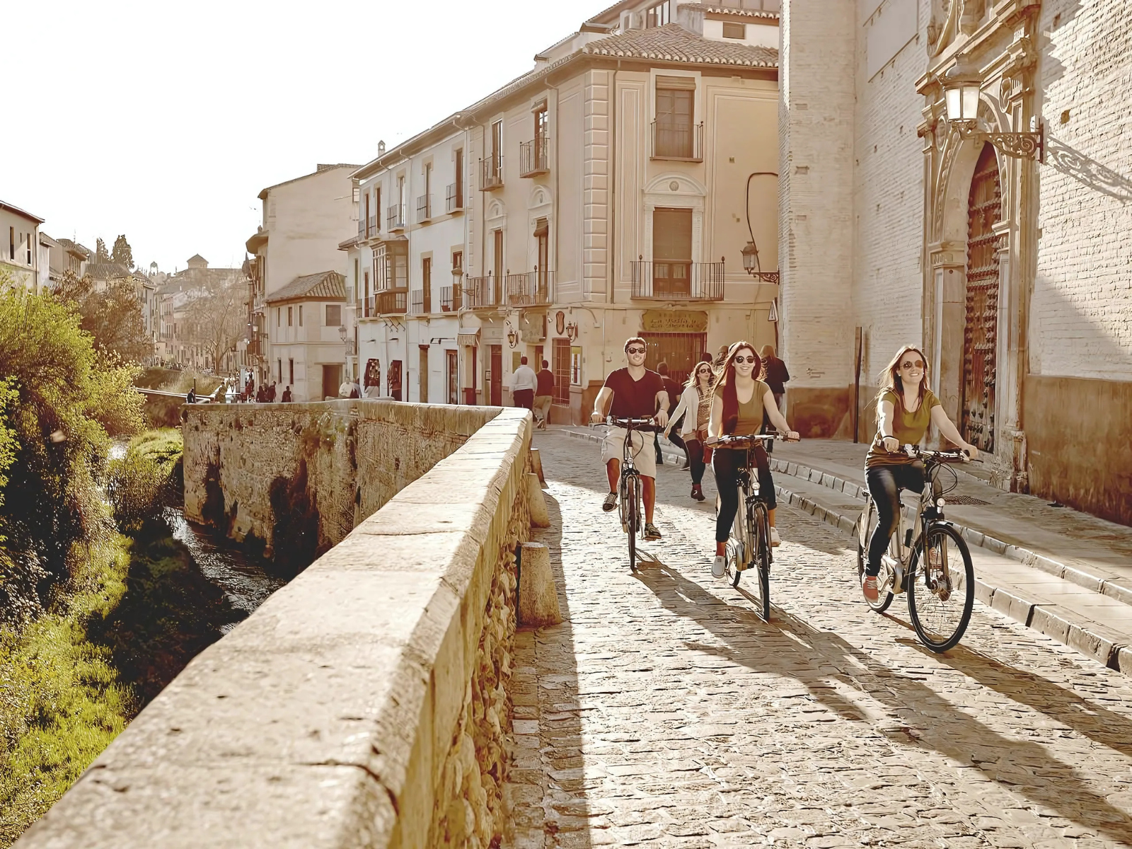 Electric Bike Tour: Albayzín & Sacromonte
