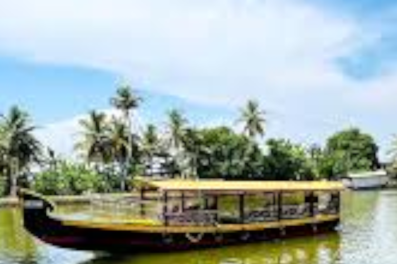 Alleppey Backwaters: Private Shikara Boat & Village Exploration