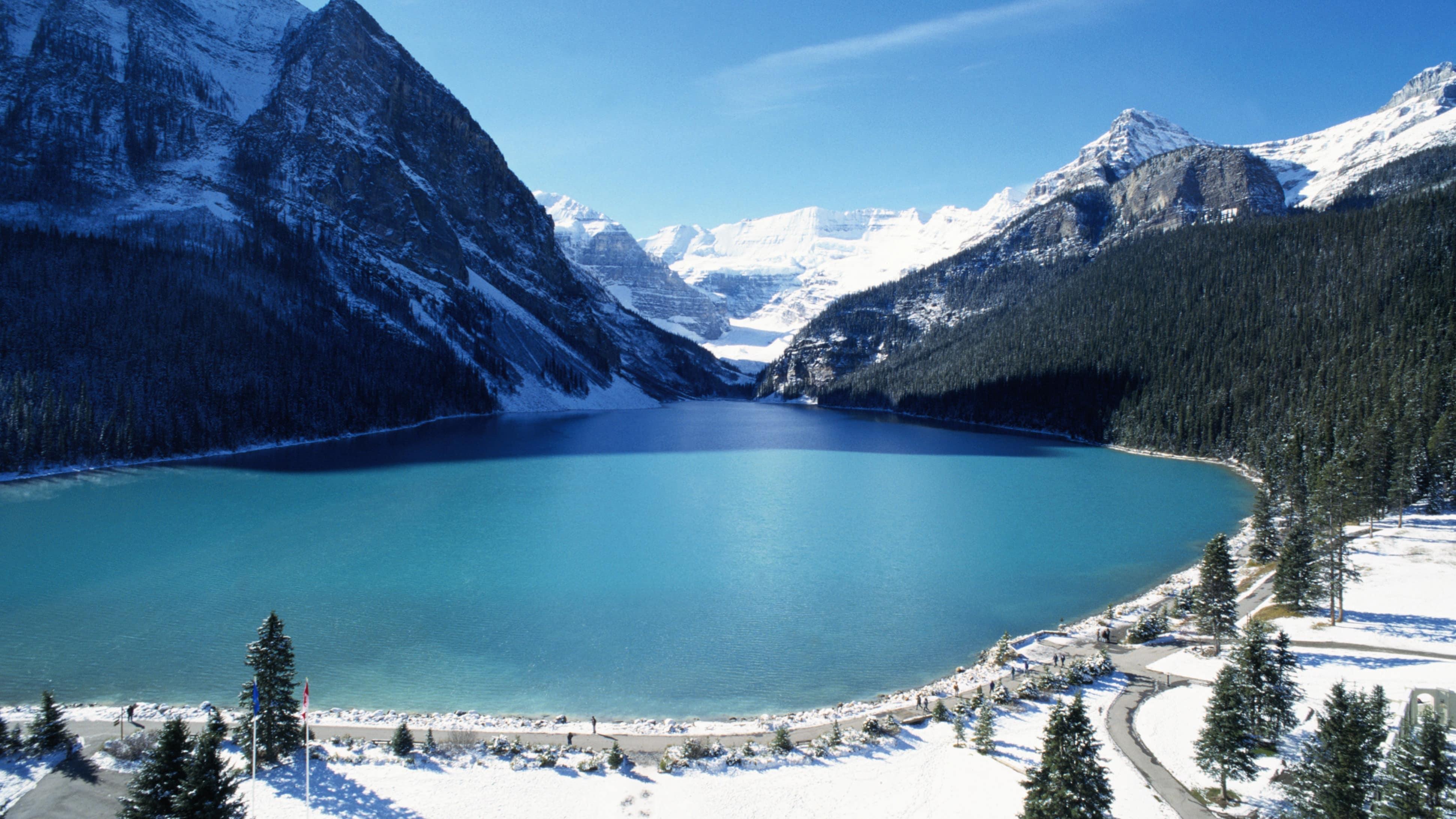 Banff: Lake Louise & Moraine Lake Half-Day Canoe & Sightsee