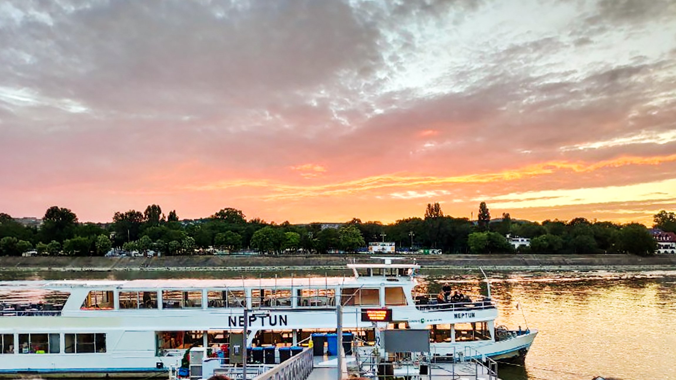 Budapest Sightseeing Cruise — image 18