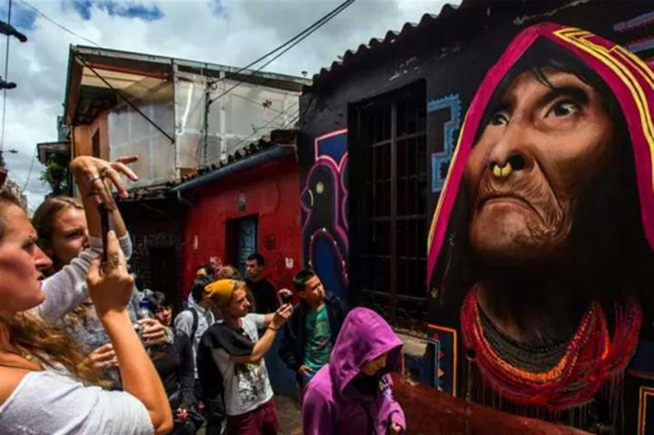 Bogotá Street Art & Graffiti Tour with Private Transport