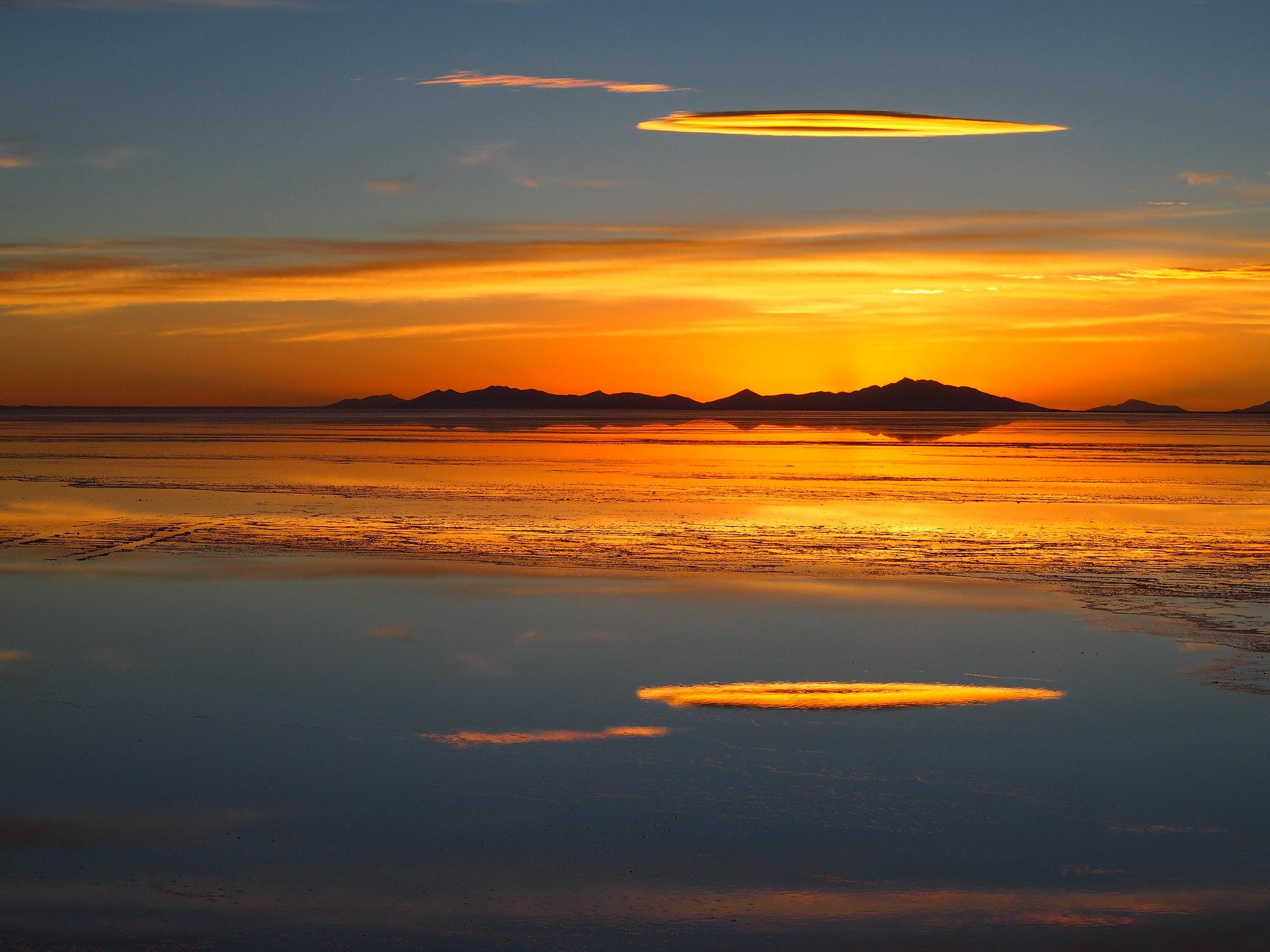 Uyuni Sunset & Starlight Photography Expedition