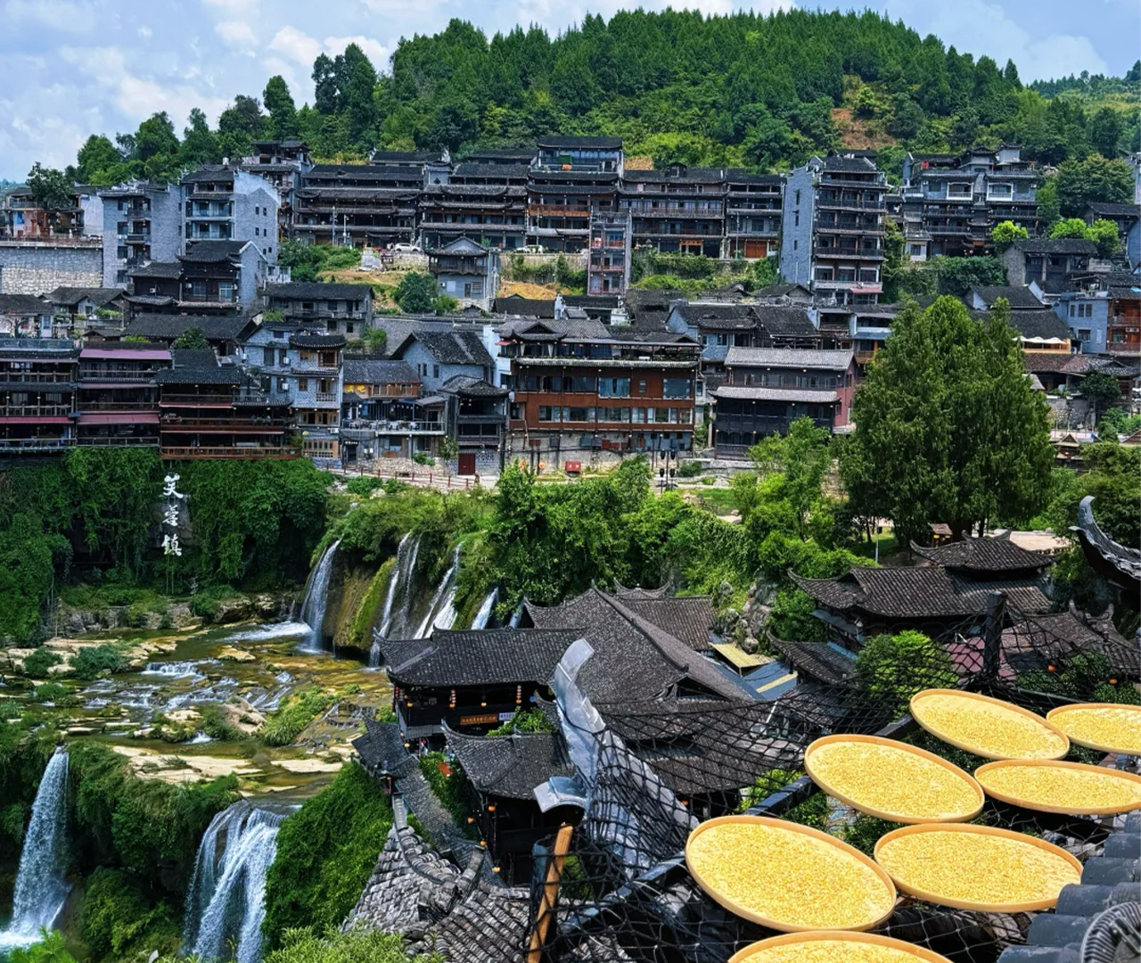 Zhangjiajie to Fenghuang & Furong Waterfall Town: Private Day Tour