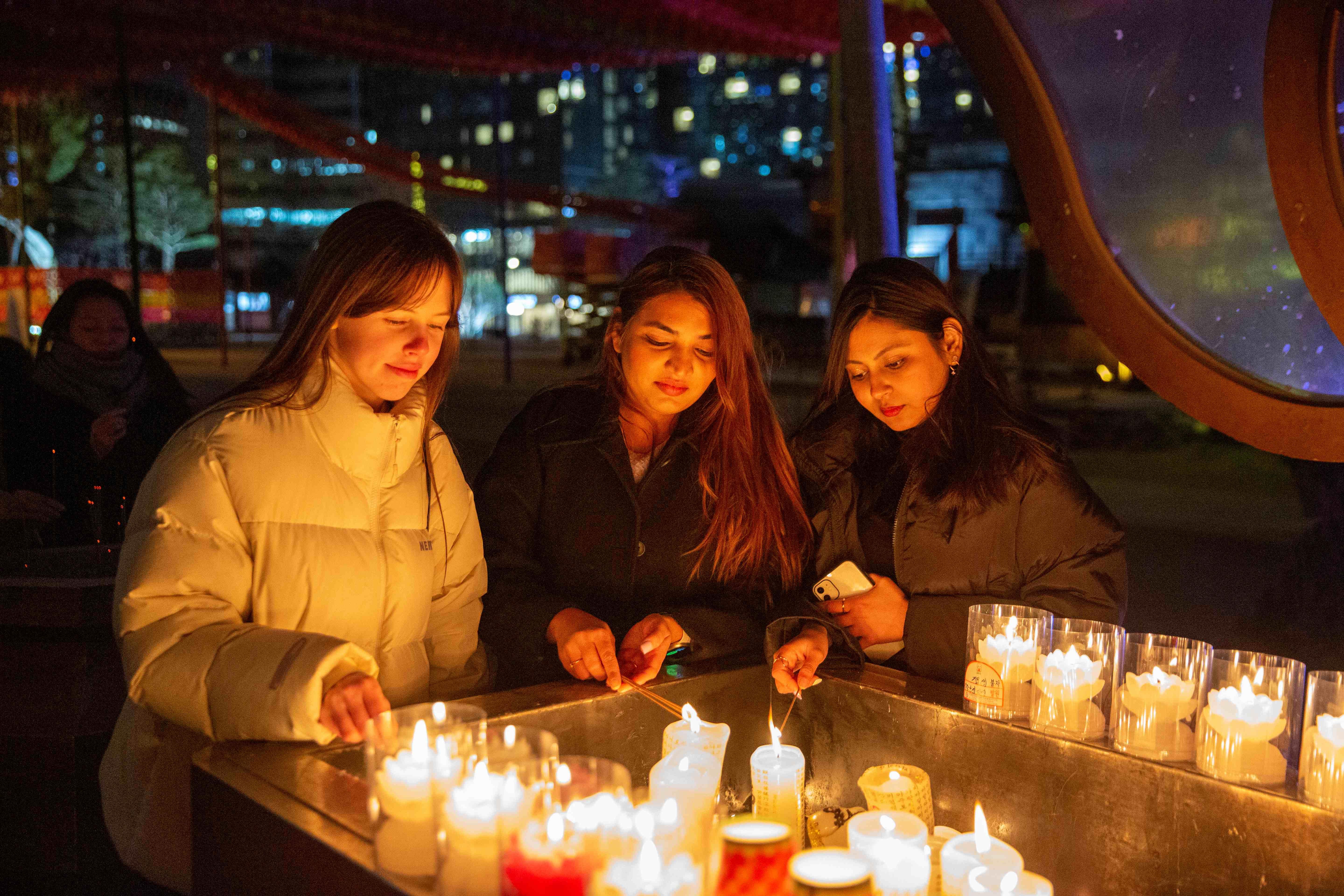 Seoul After Dark: Palace, Street Food & Temple Night Tour