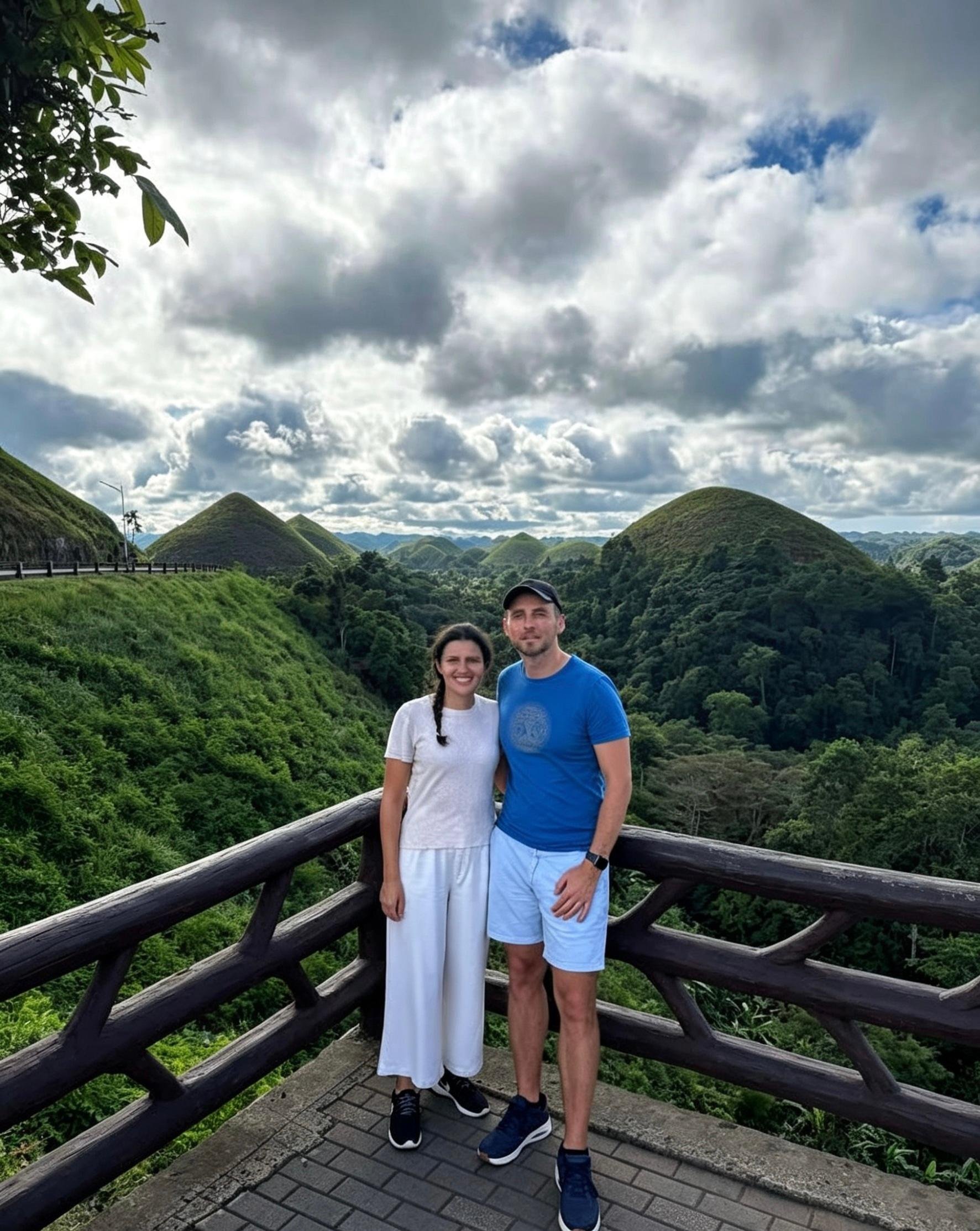 Bohol Day Trip from Cebu: Chocolate Hills, Tarsiers & Loboc River Cruise