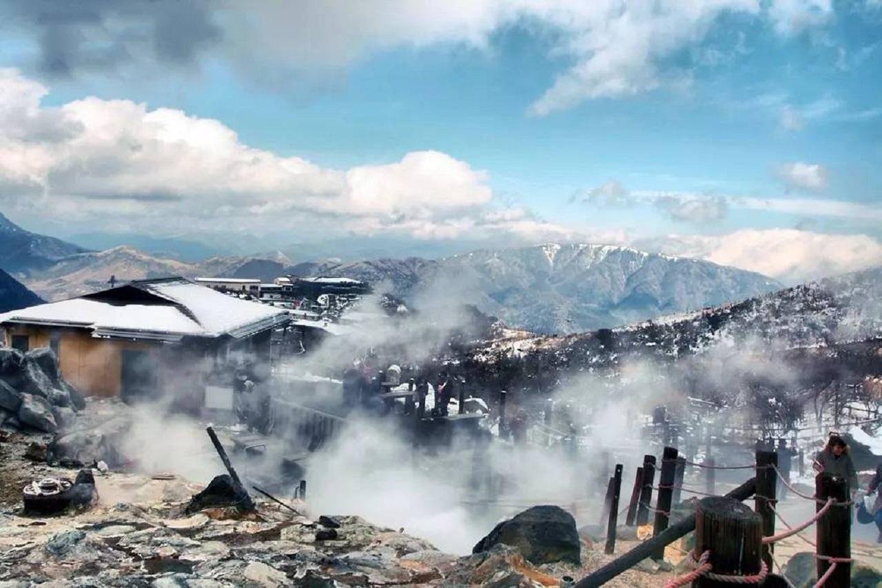 Mt. Fuji & Hakone Full-Day Tour with Ropeway & Lake Ashi Cruise