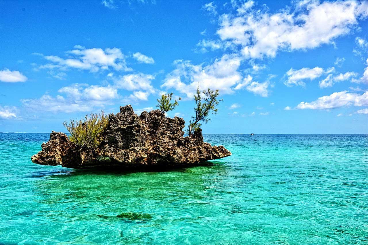 Ile aux Bénitiers: Private Speedboat Tour with Crystal Rock & Onboard Lunch