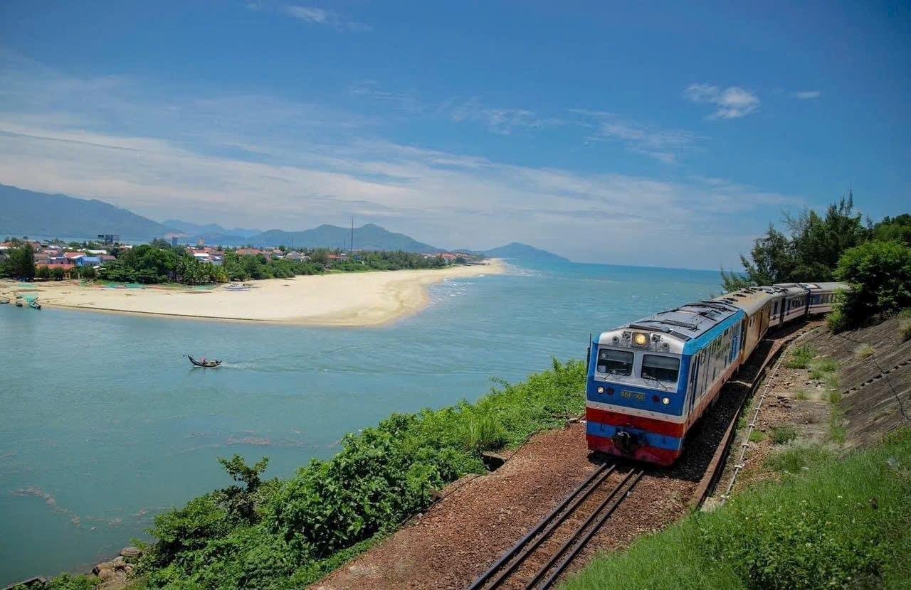 Hue & Hoi An: Private Scenic One-Way Transfer