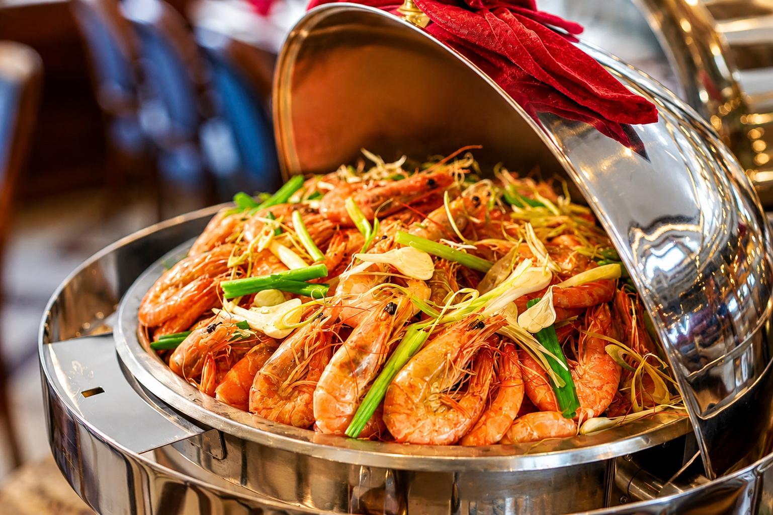 Luxury Ha Long Bay Day Cruise with Buffet & Kayaking