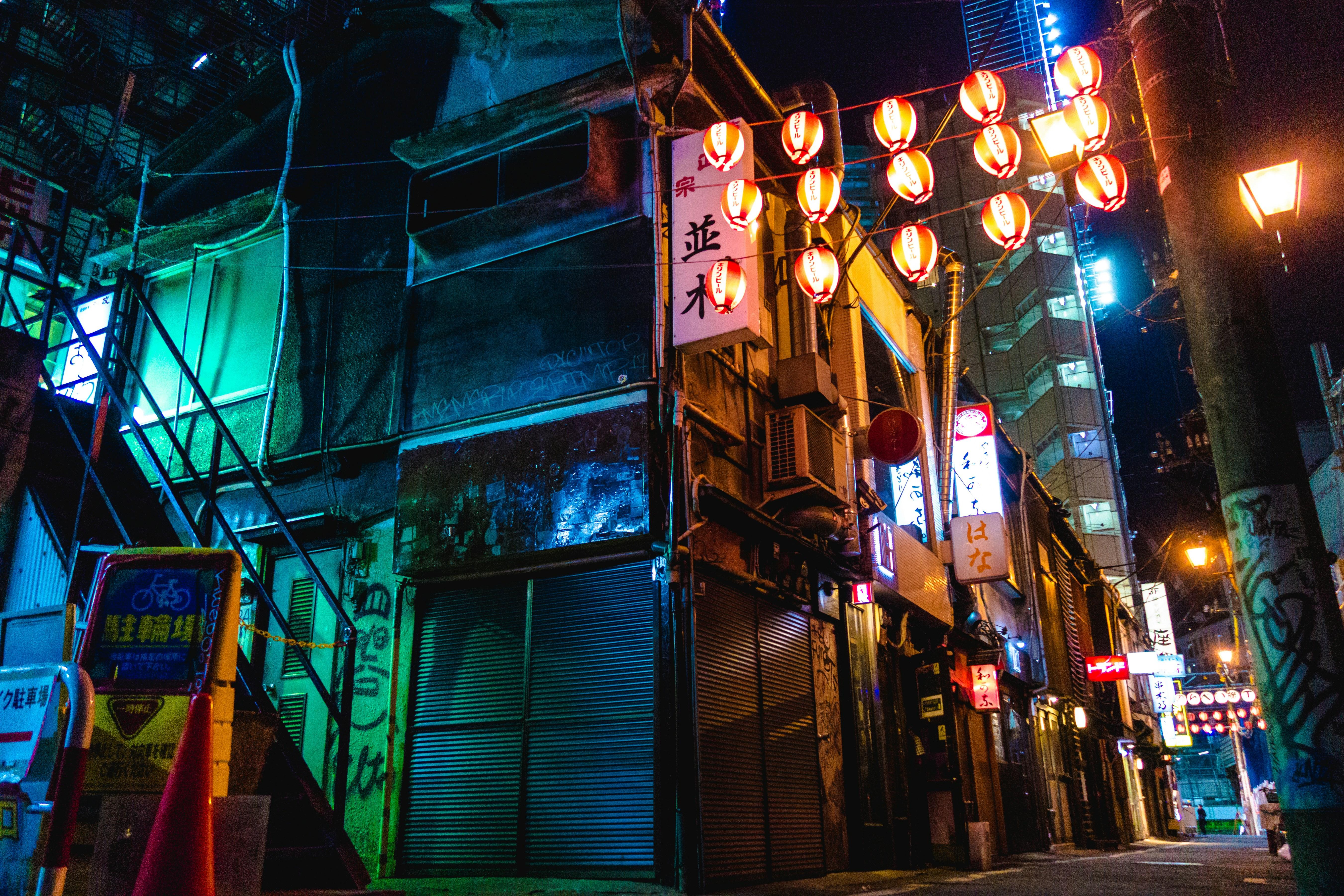 Shibuya After Dark: Night Walking Tour & Tokyo Rooftop Views