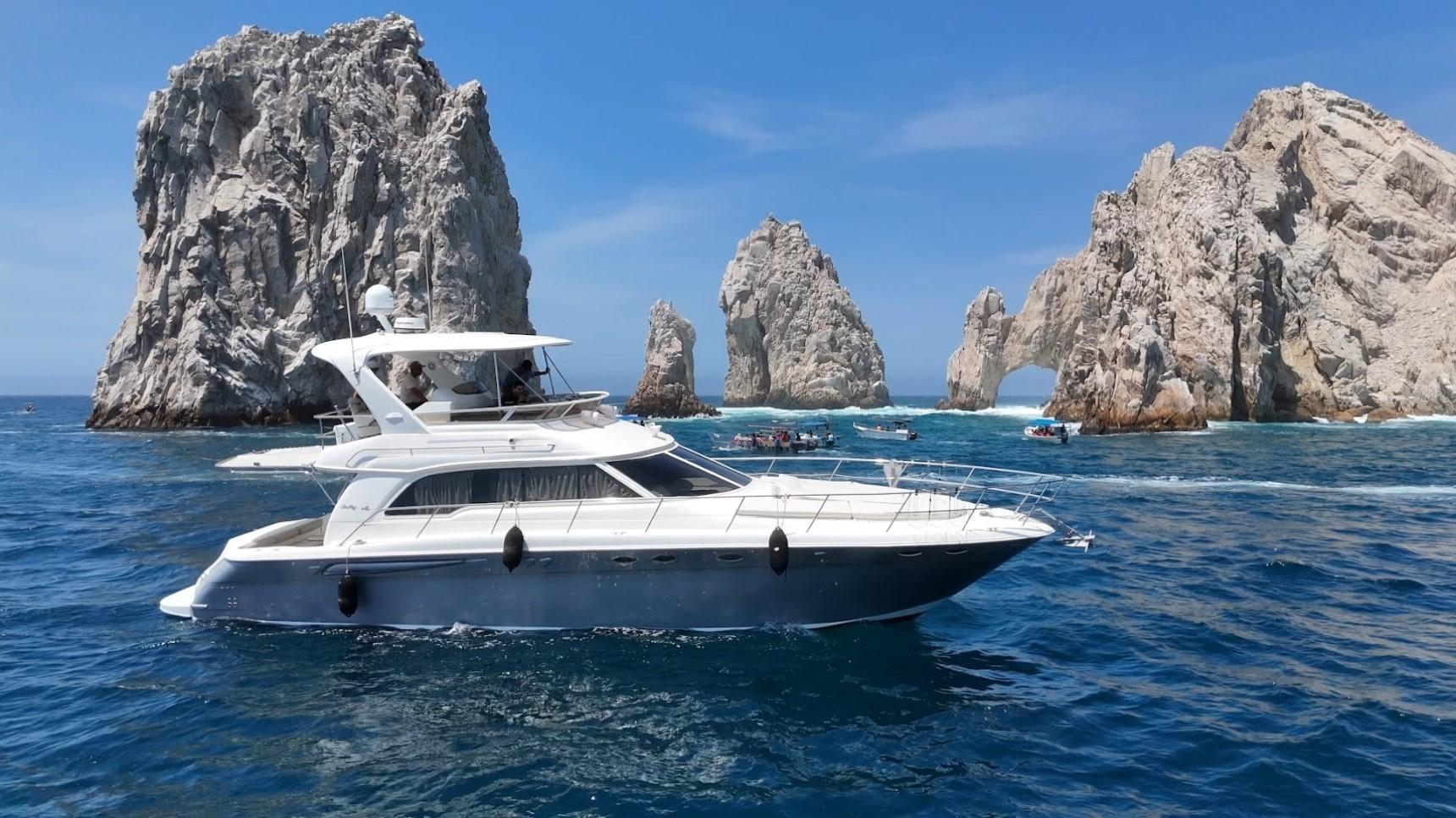Cabo Private Yacht Experience: Arch, Snorkeling & Gourmet Bites