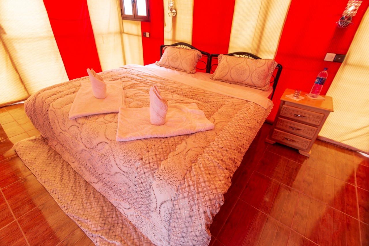 Erg Chebbi Desert Overnight: Camel Ride & Heated Tent Camp