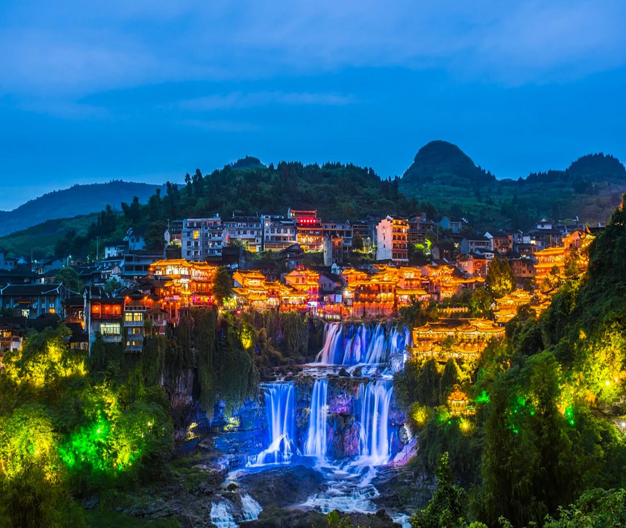 Zhangjiajie to Fenghuang & Furong Waterfall Town: Private Day Tour