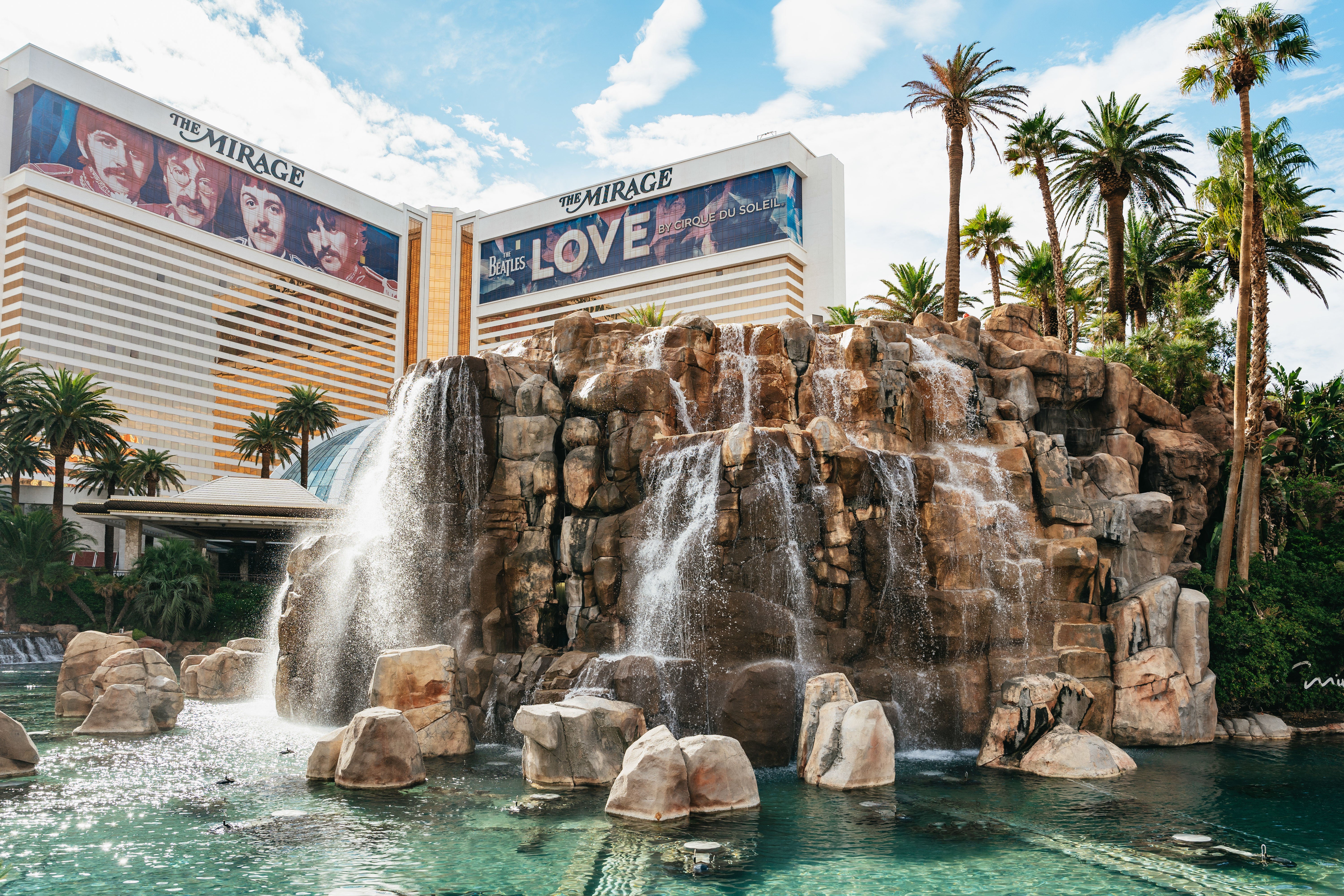 Las Vegas Strip food tour — celebrity chef dishes and venues — image 11