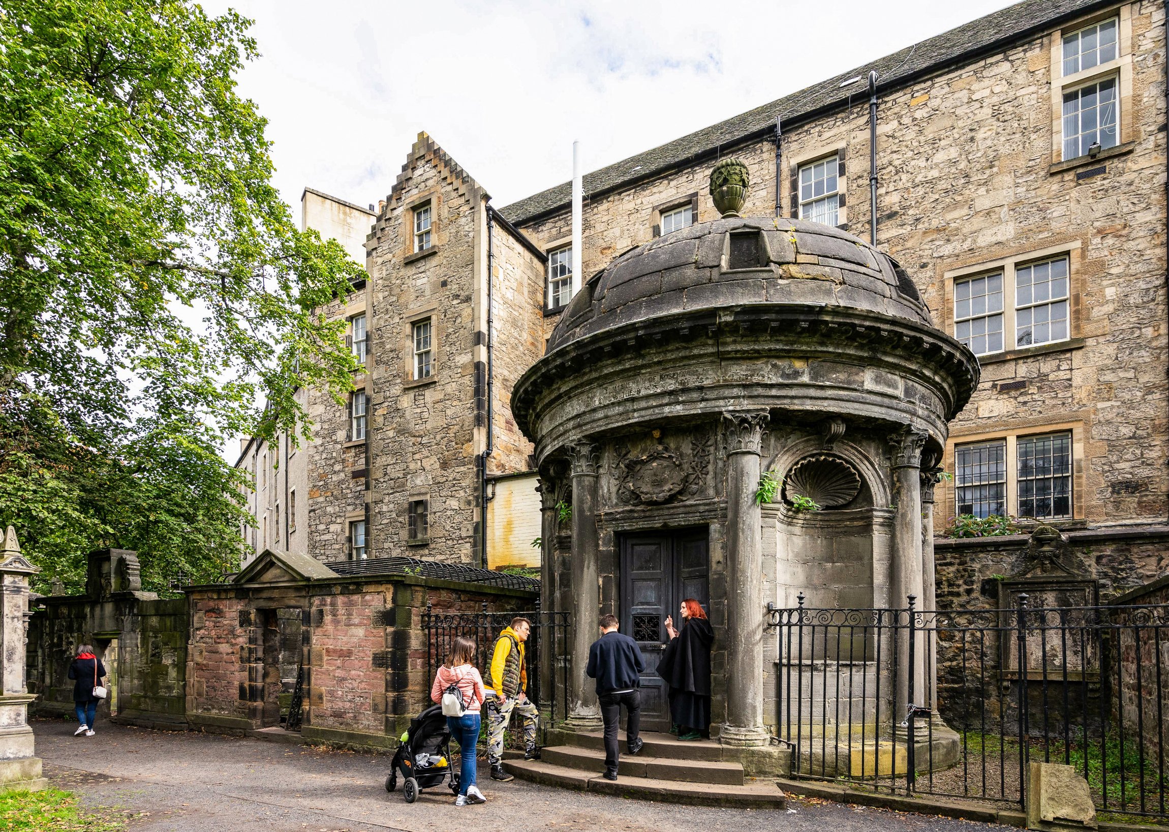 Edinburgh ghost tour — South Bridge Vaults and Greyfriars Kirkyard — image 2