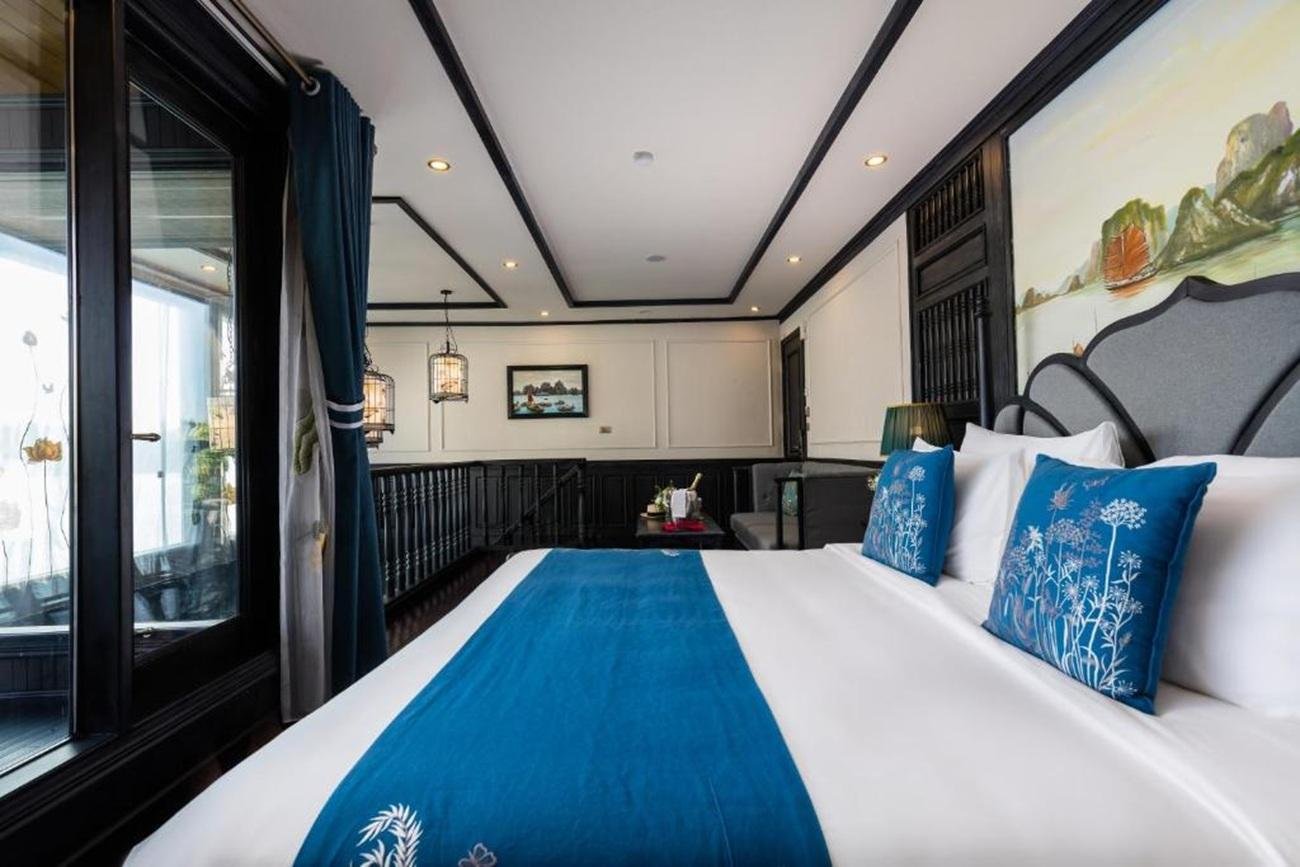 Ha Long & Lan Ha Bay 3-Day Cruise with Private Balcony