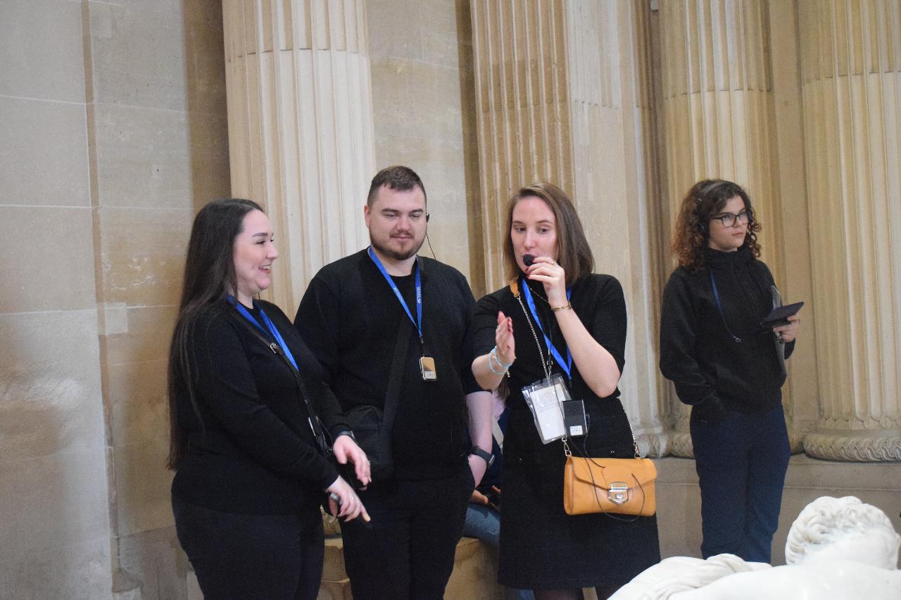Paris Louvre Highlights: Small-Group Guided Tour with Fast-Track Entry