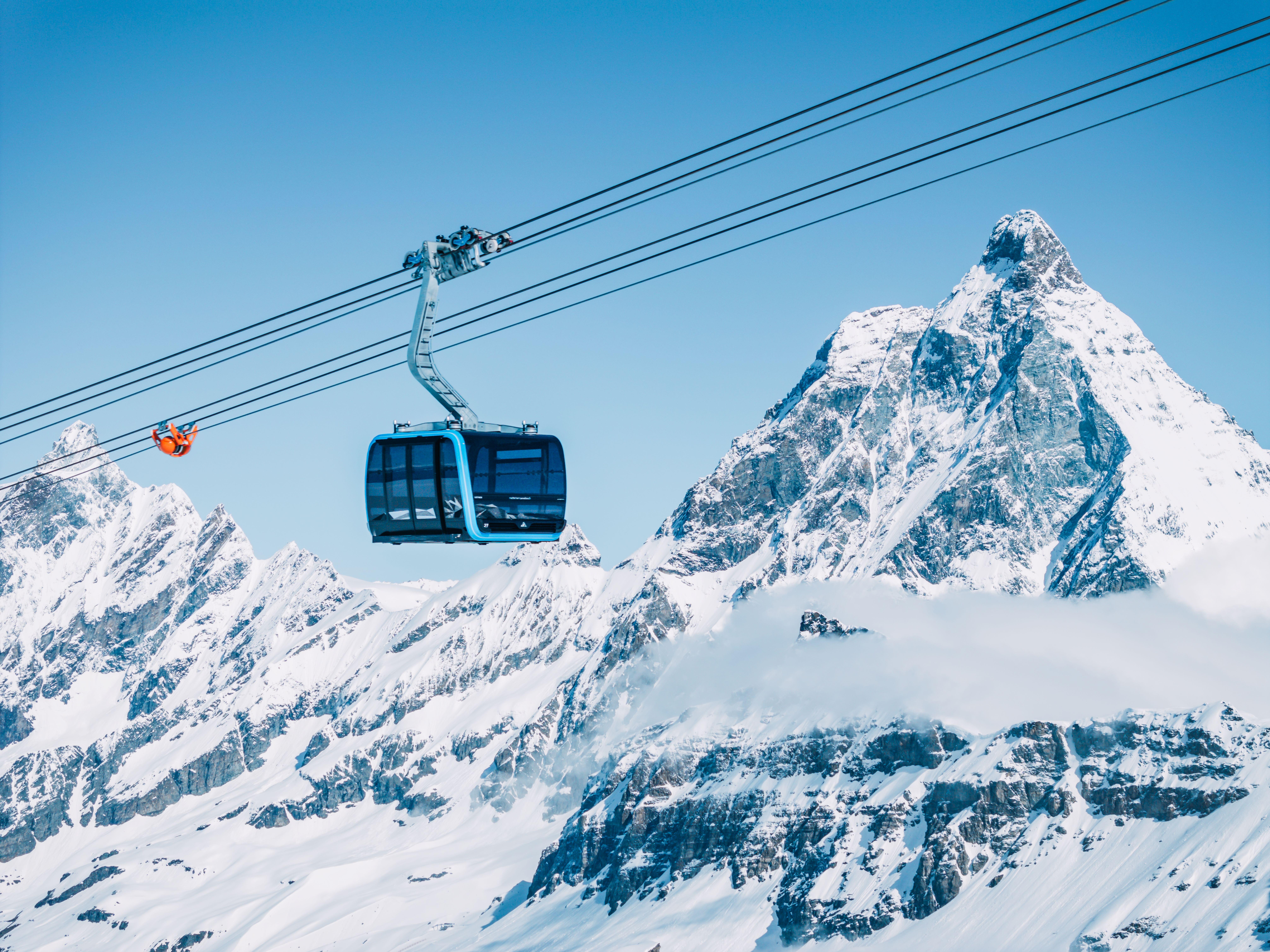 Testa Grigia cable car - border station above Zermatt and Cervinia — image 1