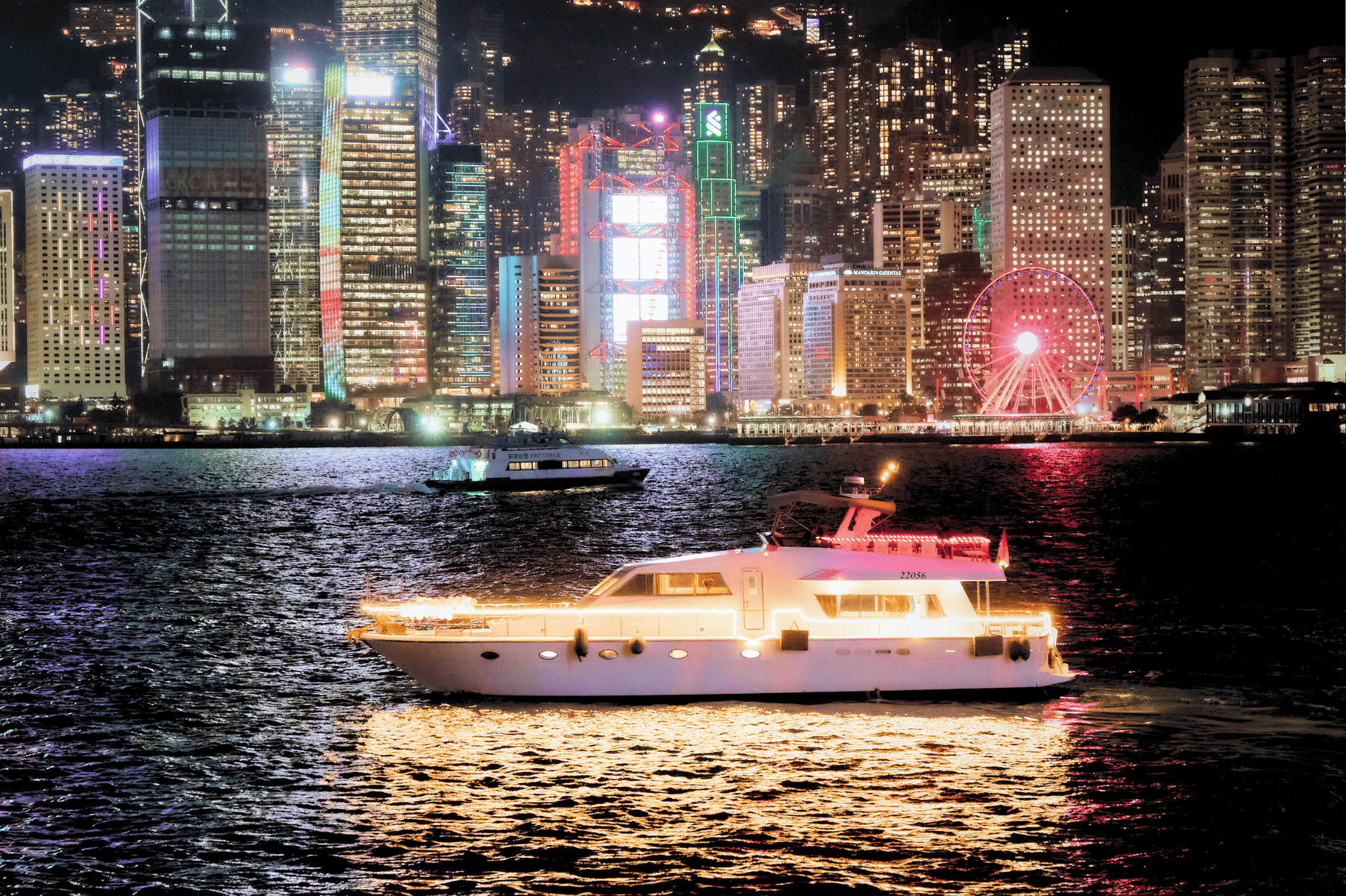 Victoria Harbour Luxury Yacht Cruise with Drinks