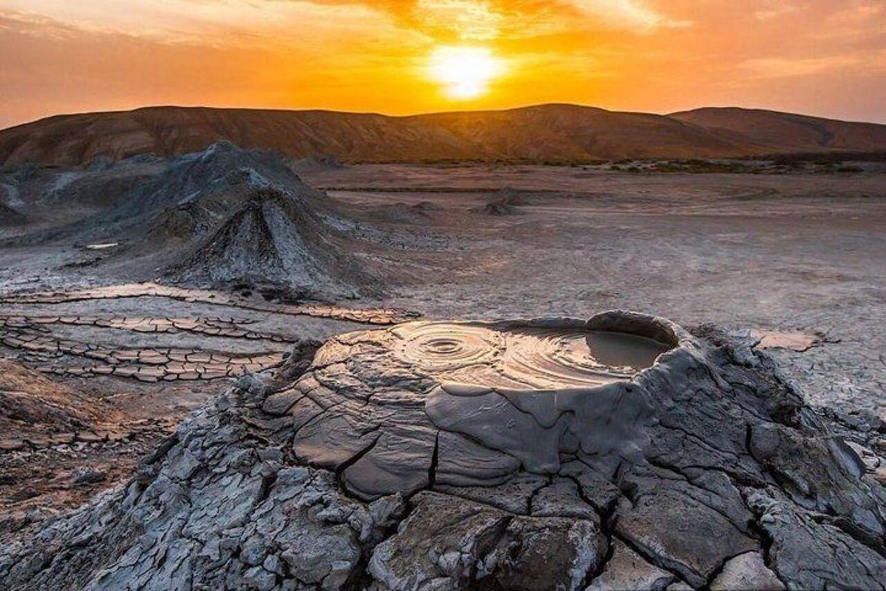 Gobustan & Absheron Peninsula: Mud Volcanoes, Fire Temple & Yanar Dag
