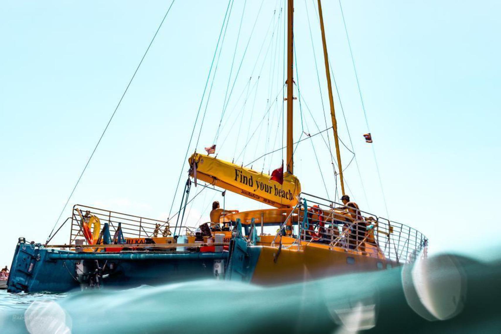 Honolulu Catamaran Snorkel, Swim & Sail with Drinks