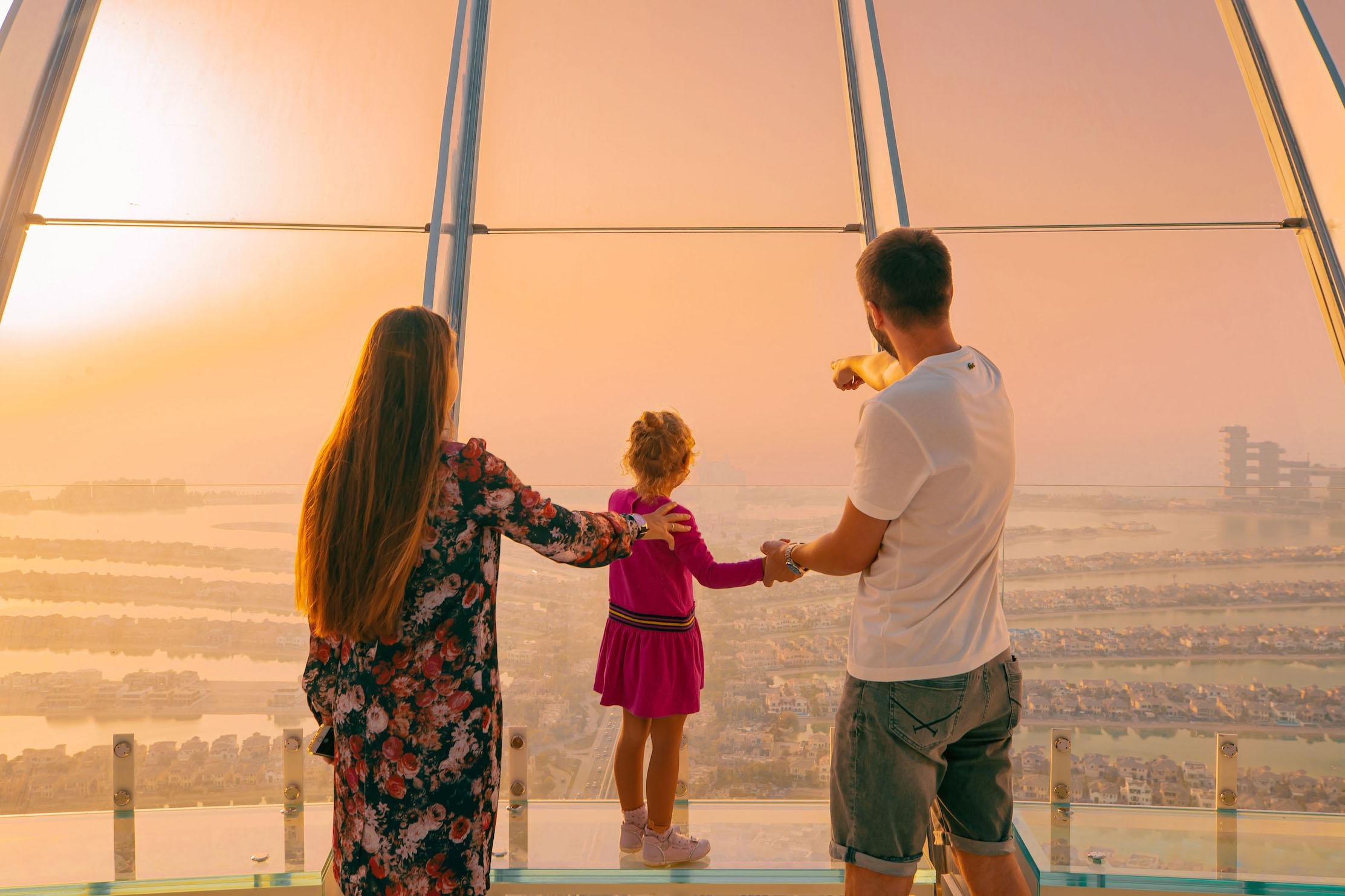 Dubai: Palm Tower Observation Deck & Afternoon Yacht Cruise