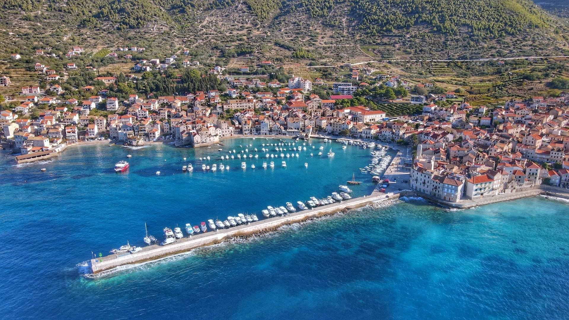 Private Croatian Islands Speedboat Expedition: Blue Cave & Hvar