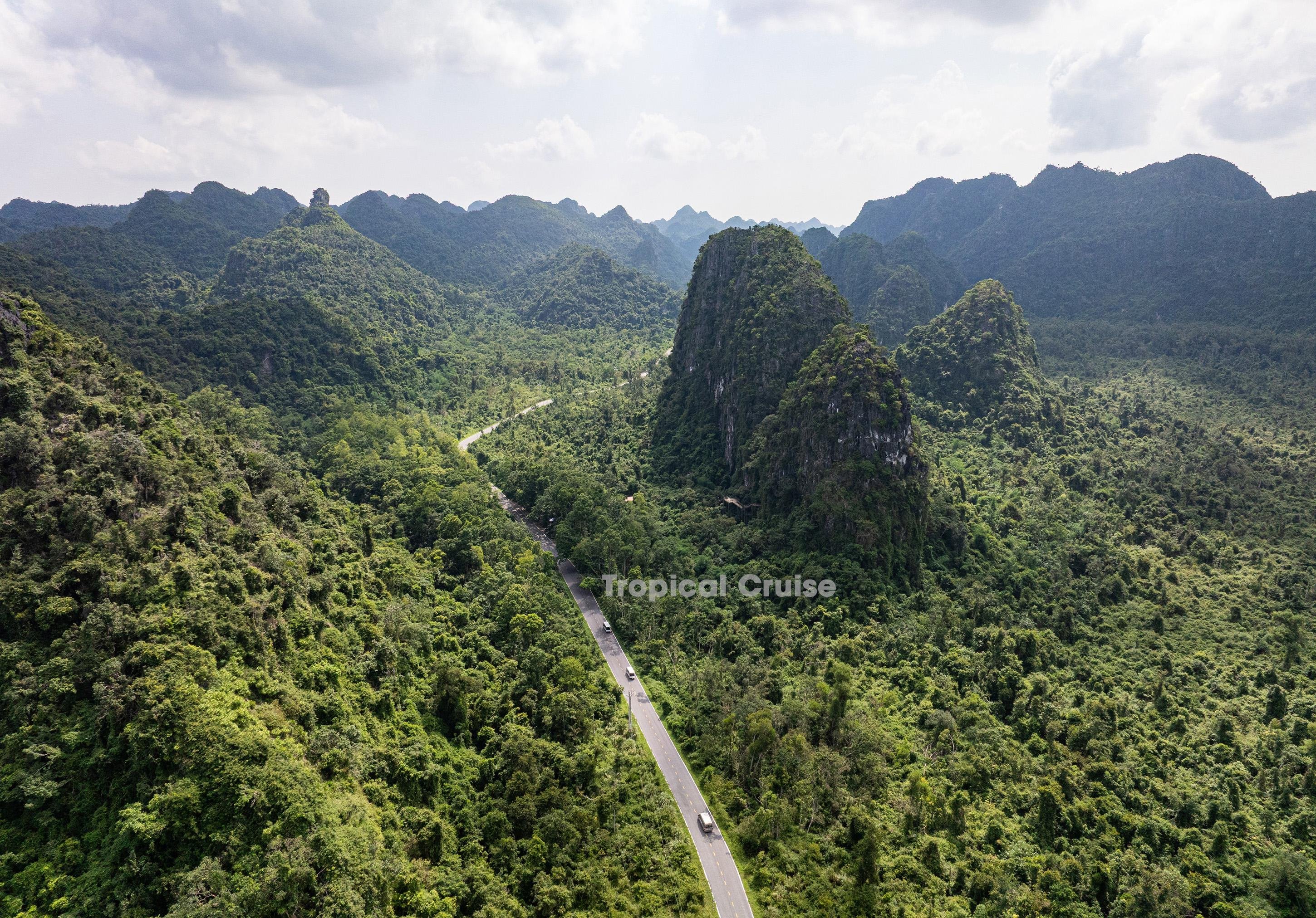 Ha Long to Lan Ha Bay Full-Day Cruise from Hanoi