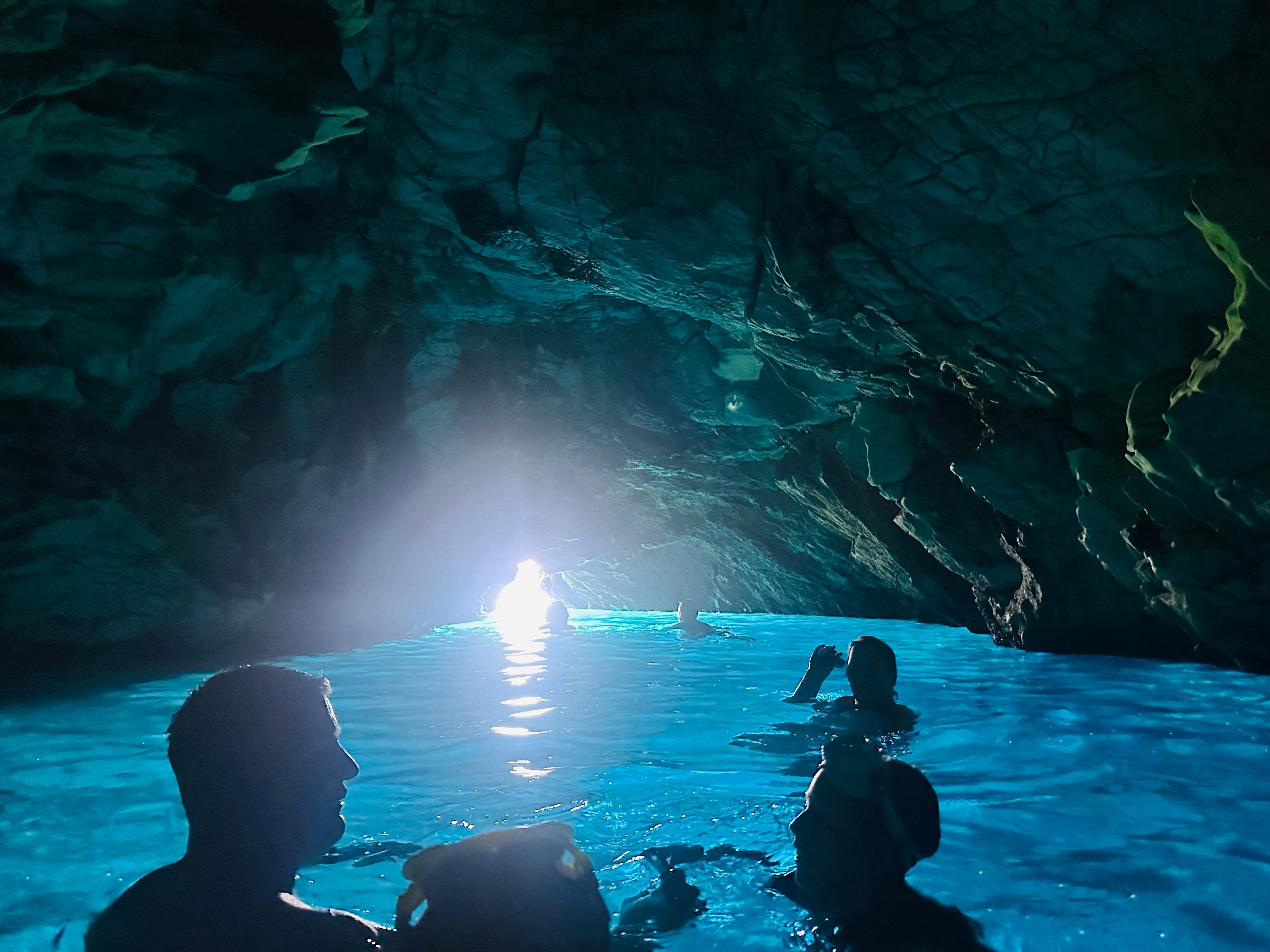 From Makarska: 3-Island Speedboat Adventure with Caves & Cliff Jumping