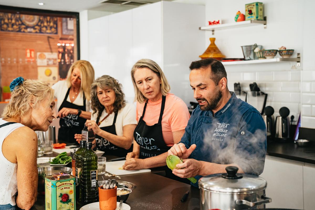 Evening Paella & Tapas Cooking Class with Sangría in Triana