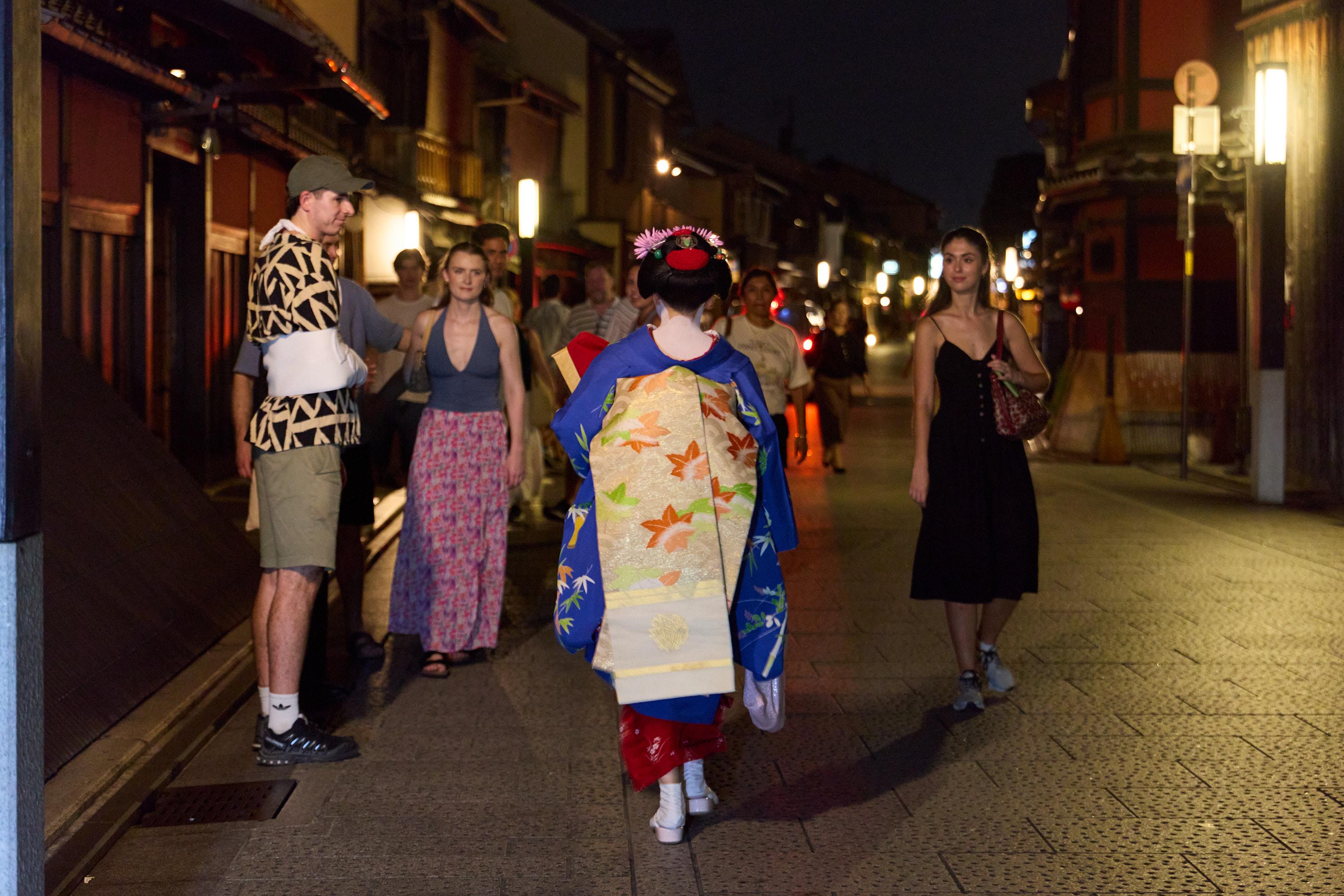 Kyoto: Evening Walking Tour of Gion’s Geisha District