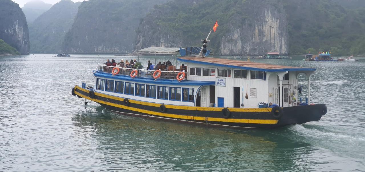 Cat Ba Island: Full-Day Lan Ha & Ha Long Bay Cruise