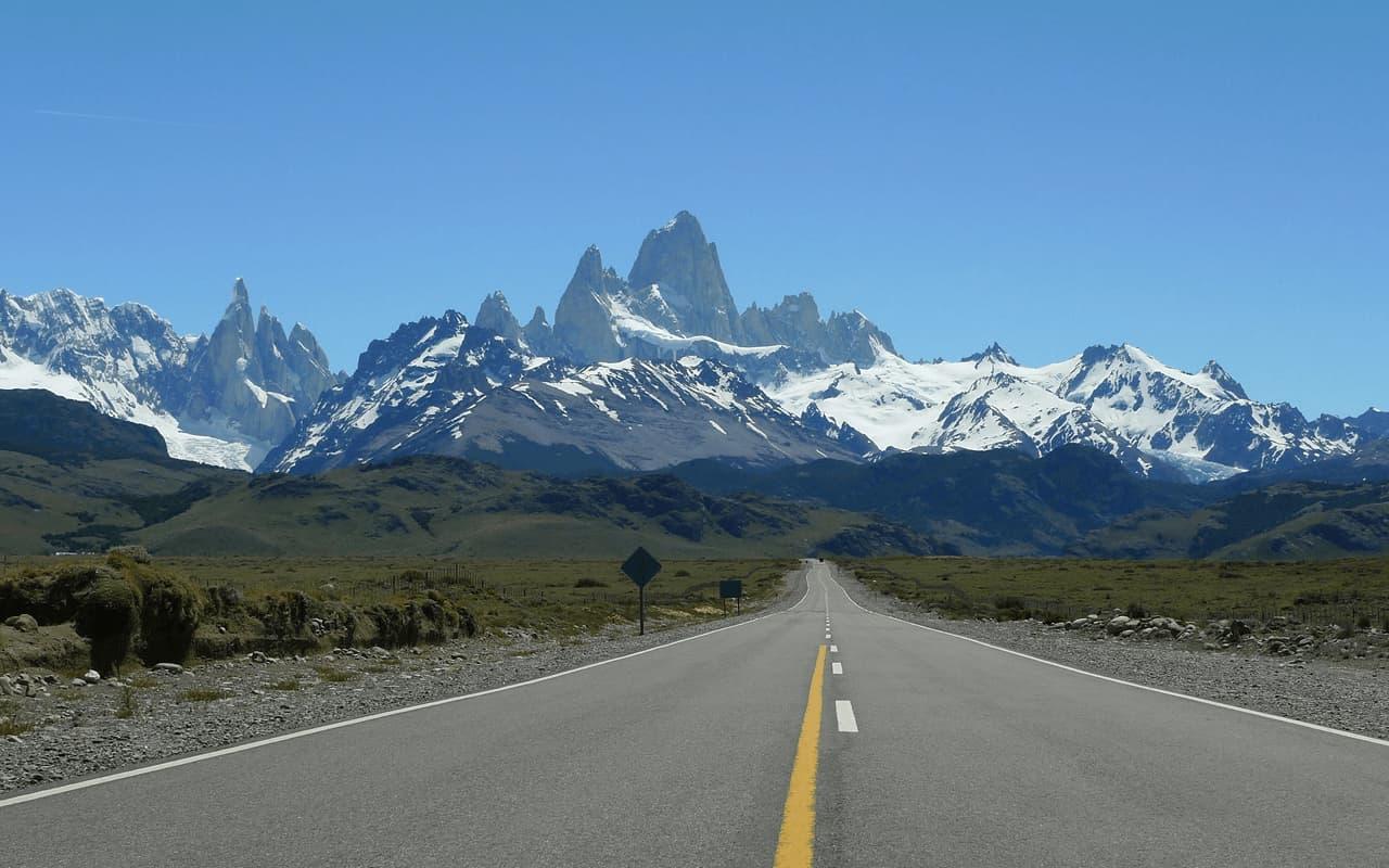 El Chaltén: Laguna Capri Trek, Photography & Patagonian Picnic from El Calafate