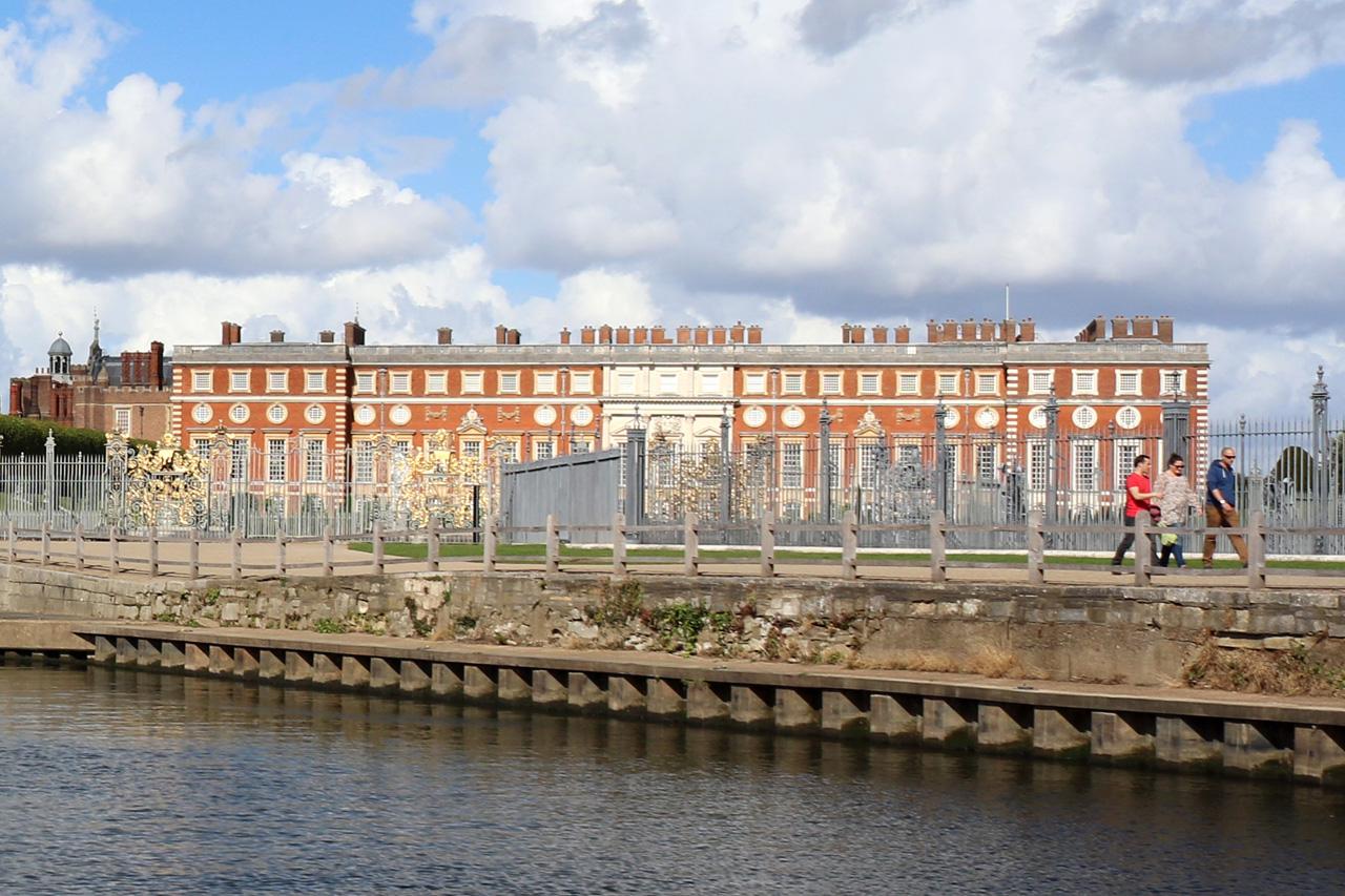 Richmond to Hampton Court Thames River Cruise