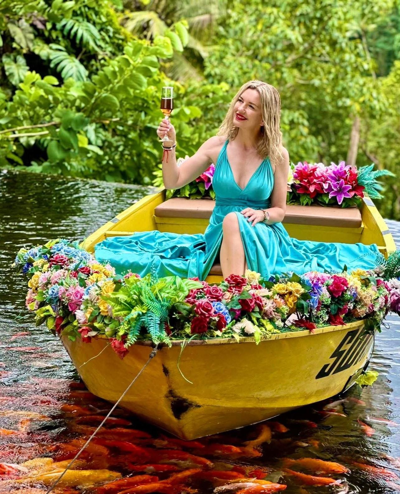 Bali Koi Boat, Monkey Forest & Tegenungan Waterfall Day Trip