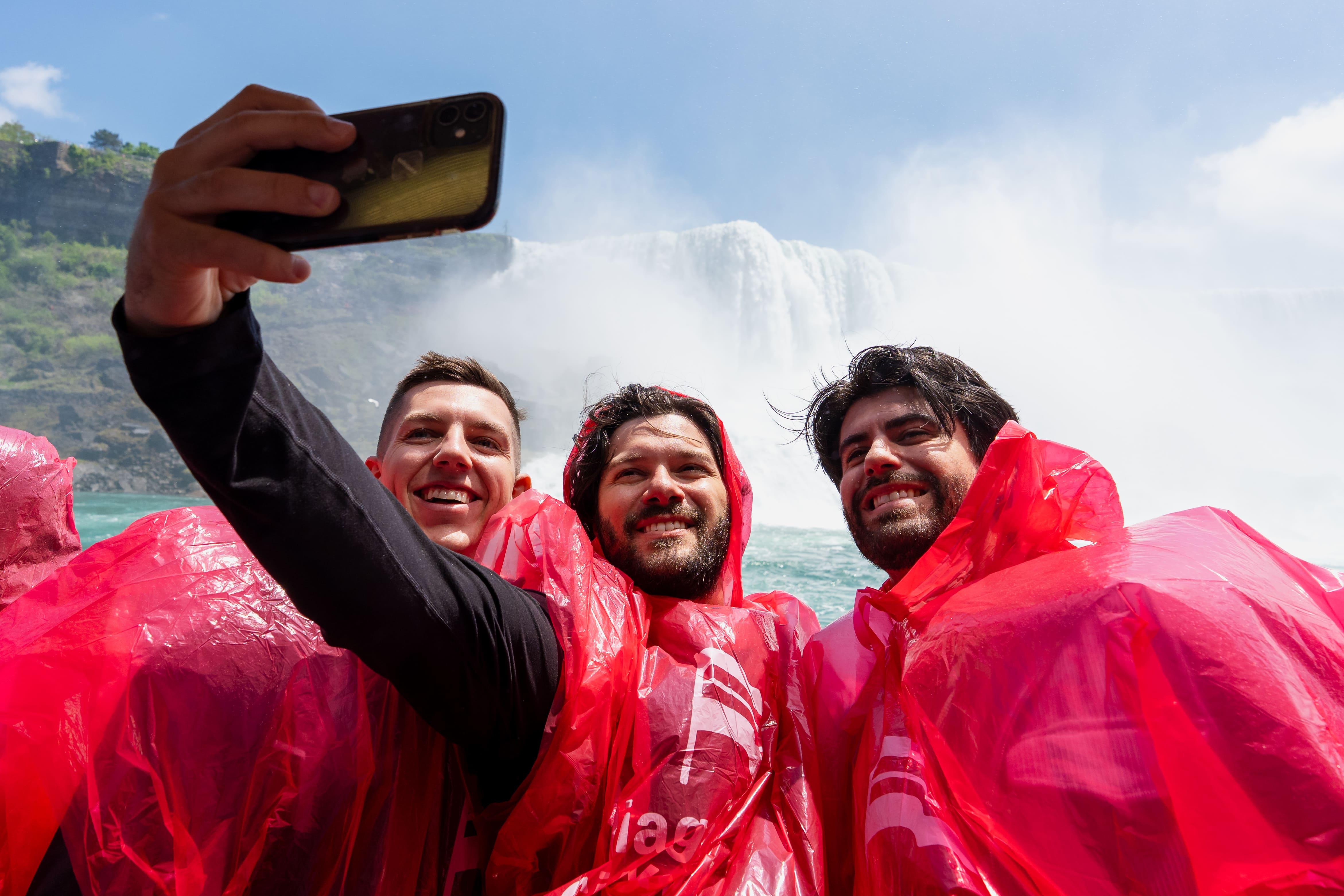 Niagara Falls: Premium Tour, Boat & Journey Behind the Falls