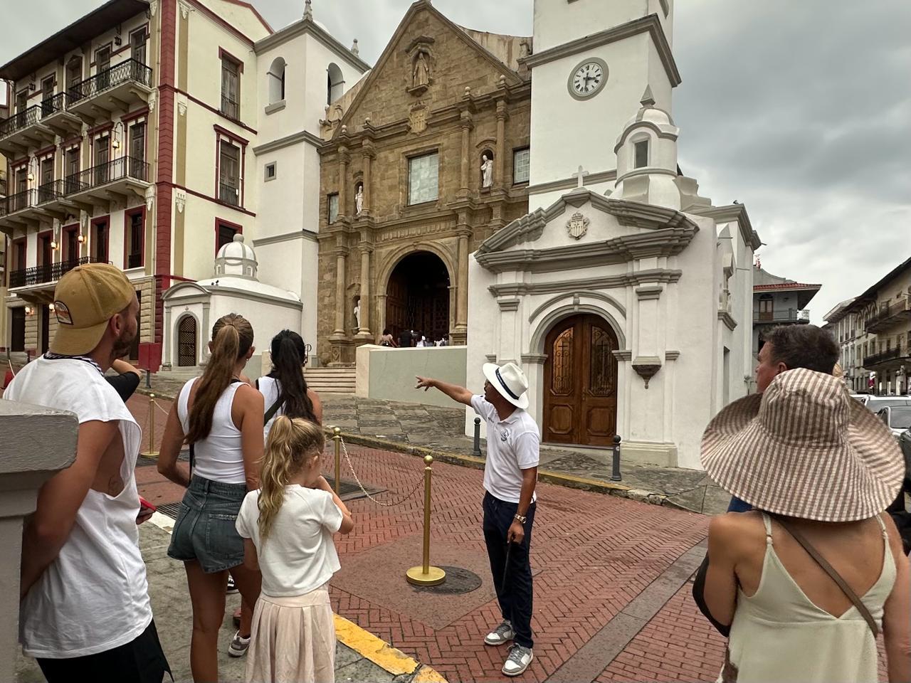 Casco Viejo Heritage Walk with Local Tasting