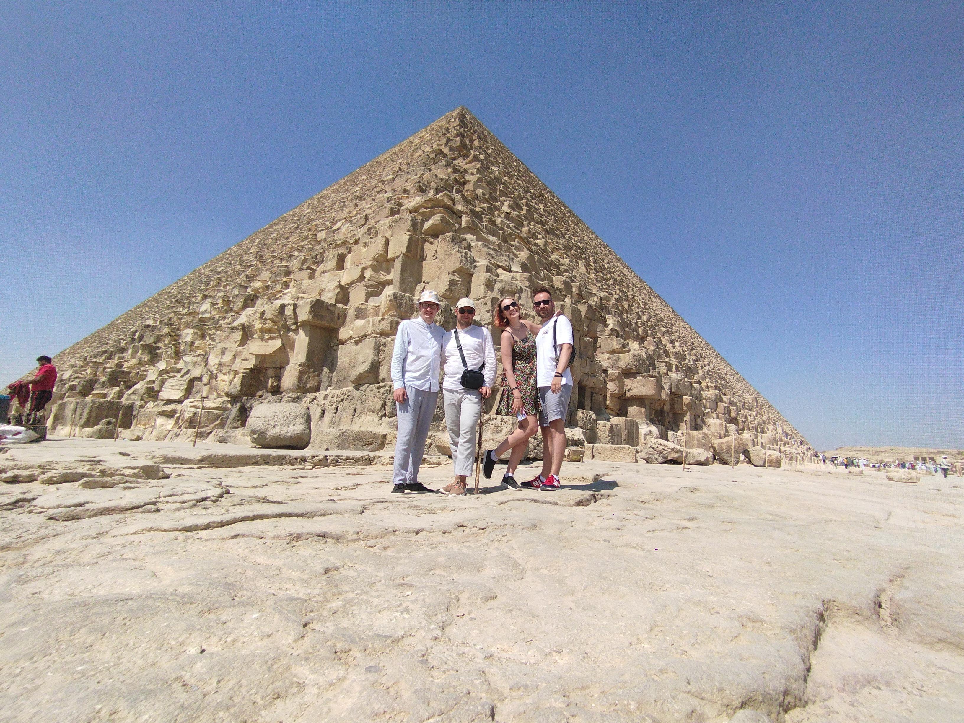 Private Giza Pyramids & Grand Egyptian Museum Tour