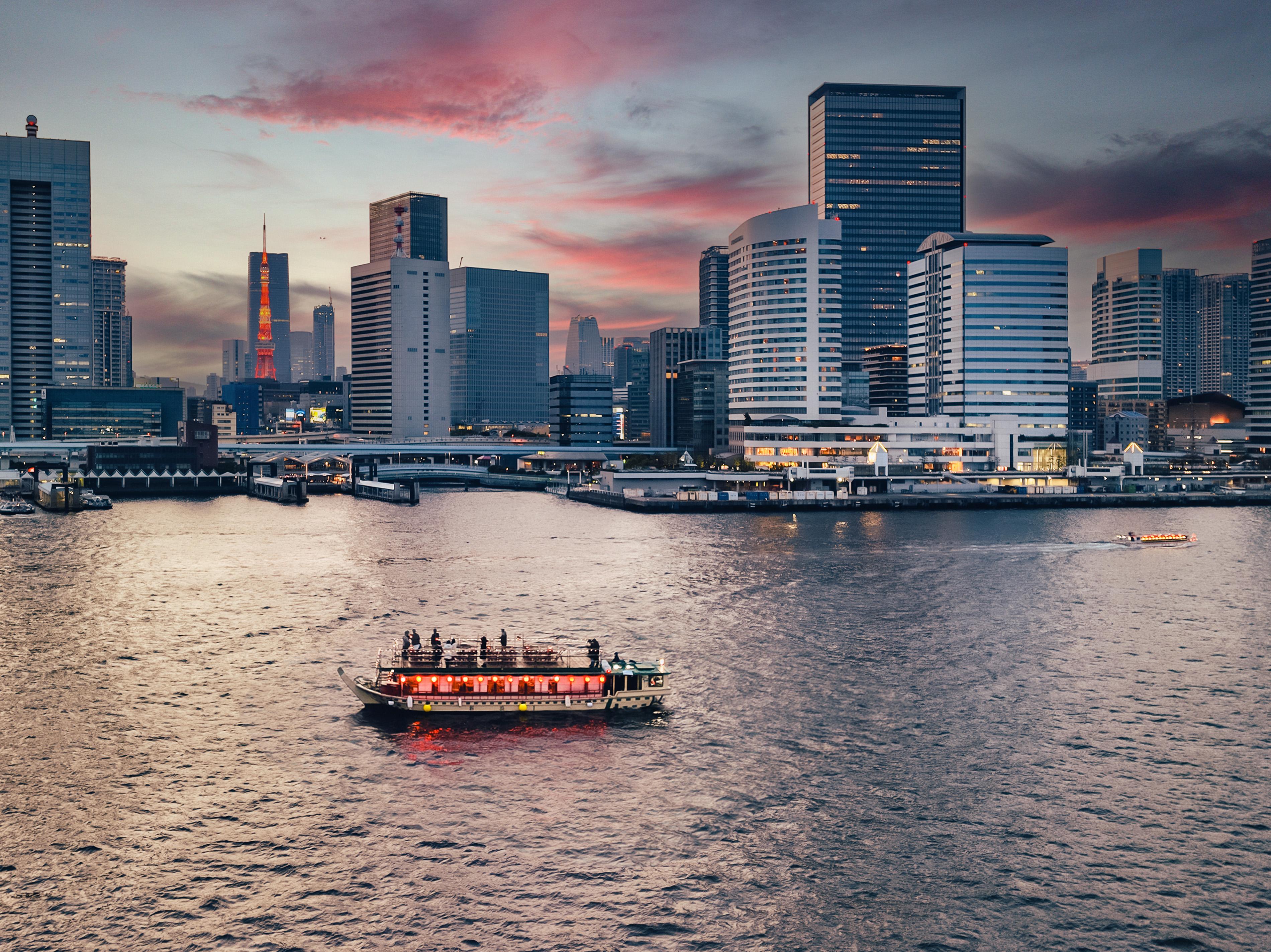 Tokyo Bay Yakatabune Cruise: Tea Ceremony or Sukiyaki Dinner on the Odaiba Route