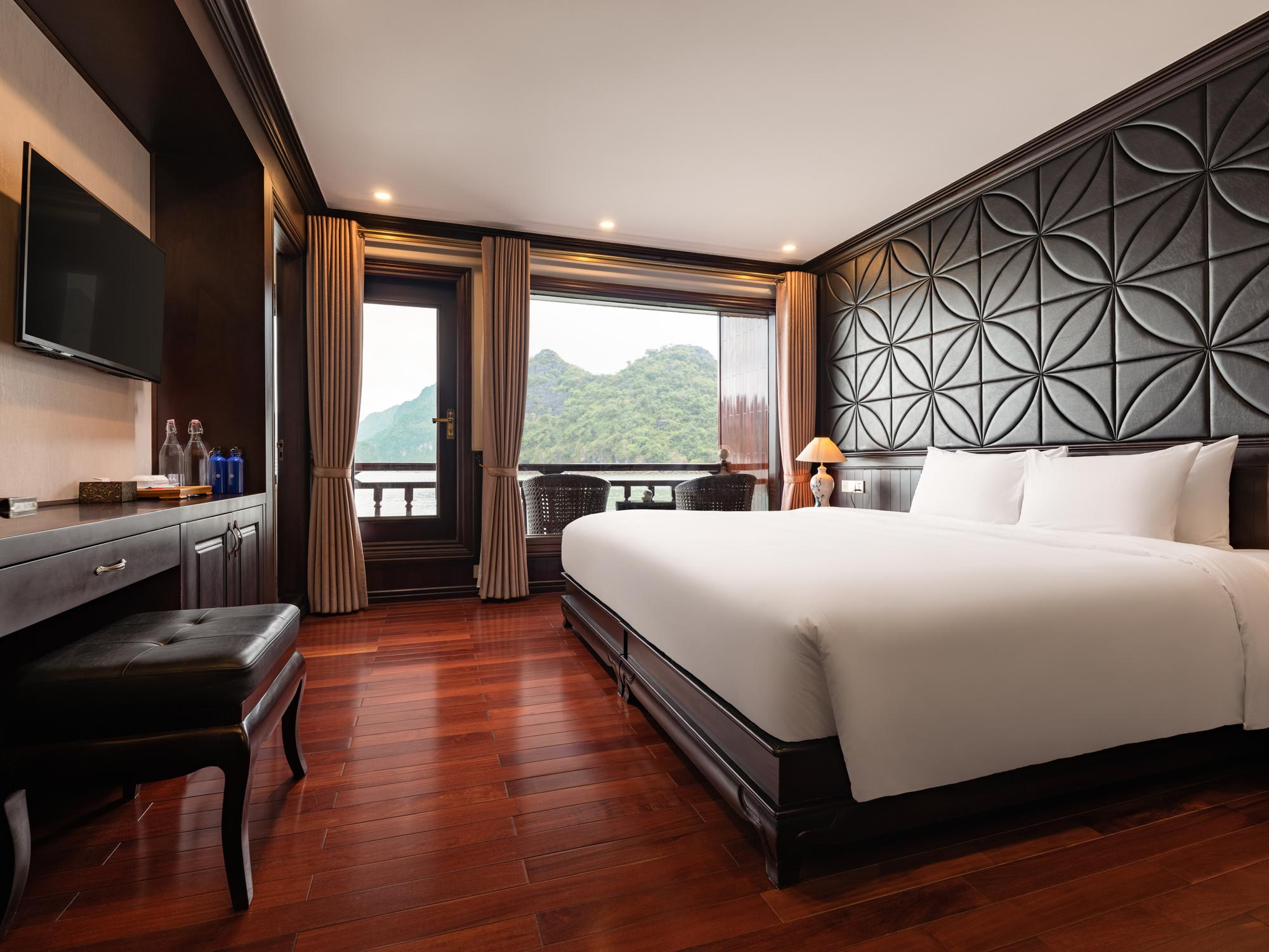 Hanoi: 2-Day Lan Ha & Halong Bay 5-Star Cruise with Private Balcony
