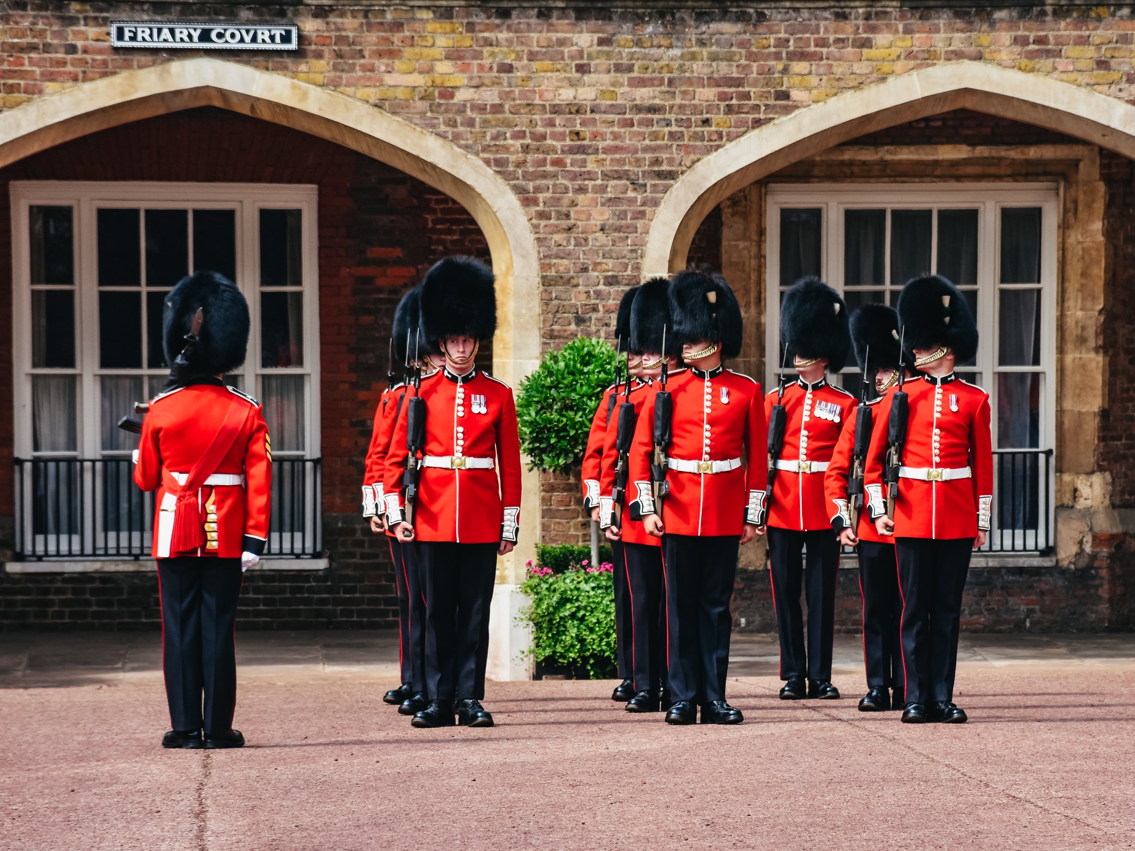 London: The Changing of the Guard Tour and Buckingham Palace