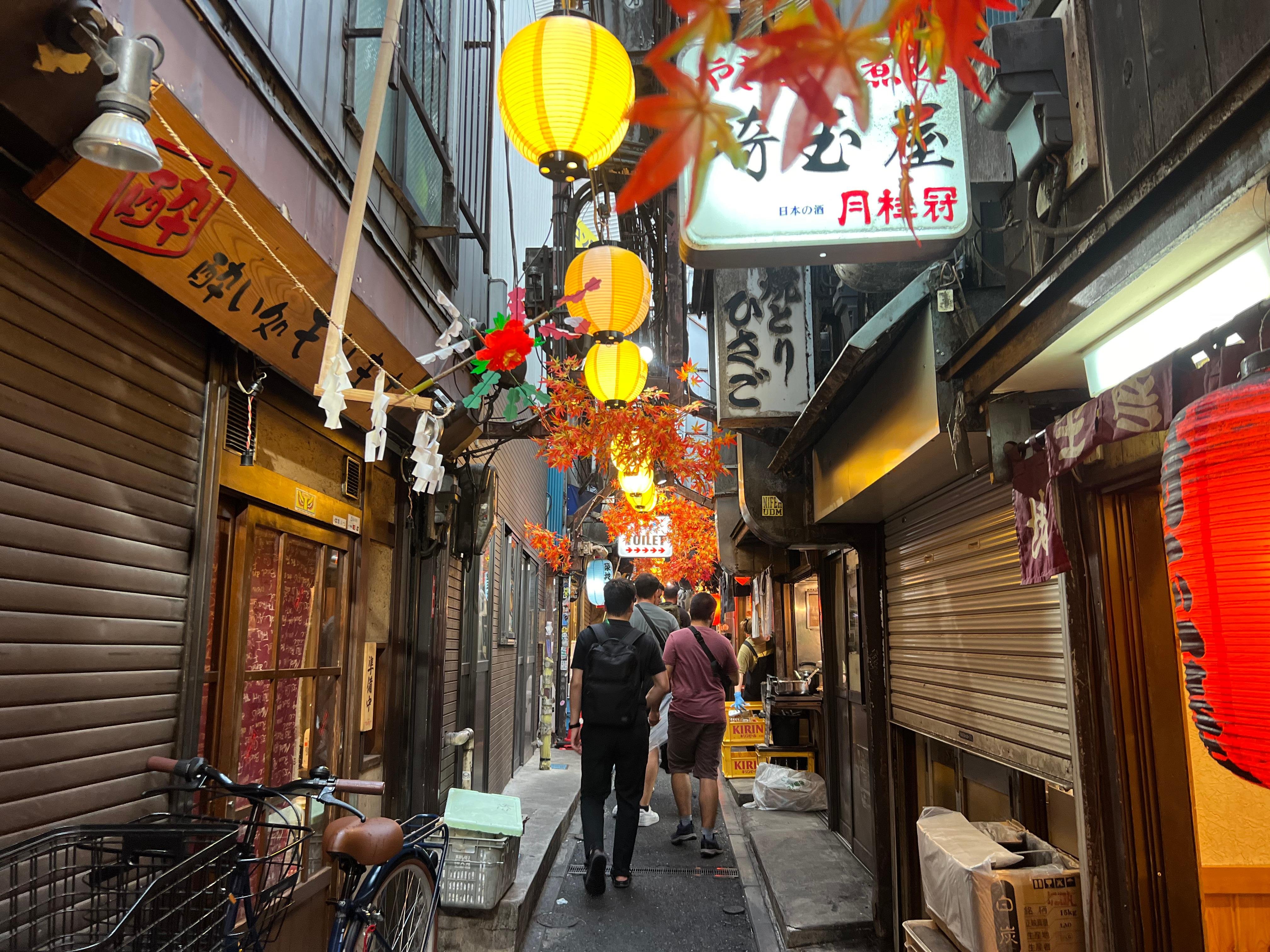 Shinjuku After-Dark Food Tour: 13 Dishes Across 4 Local Eateries