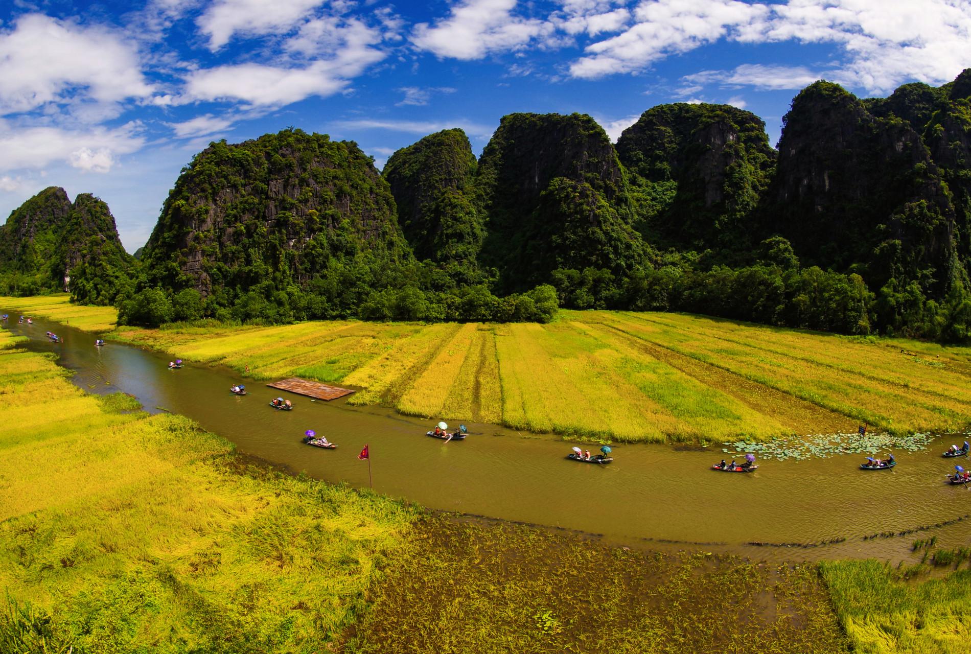 Ninh Binh Day Trip from Hanoi: Hoa Lu, Mua Cave & Boat Ride