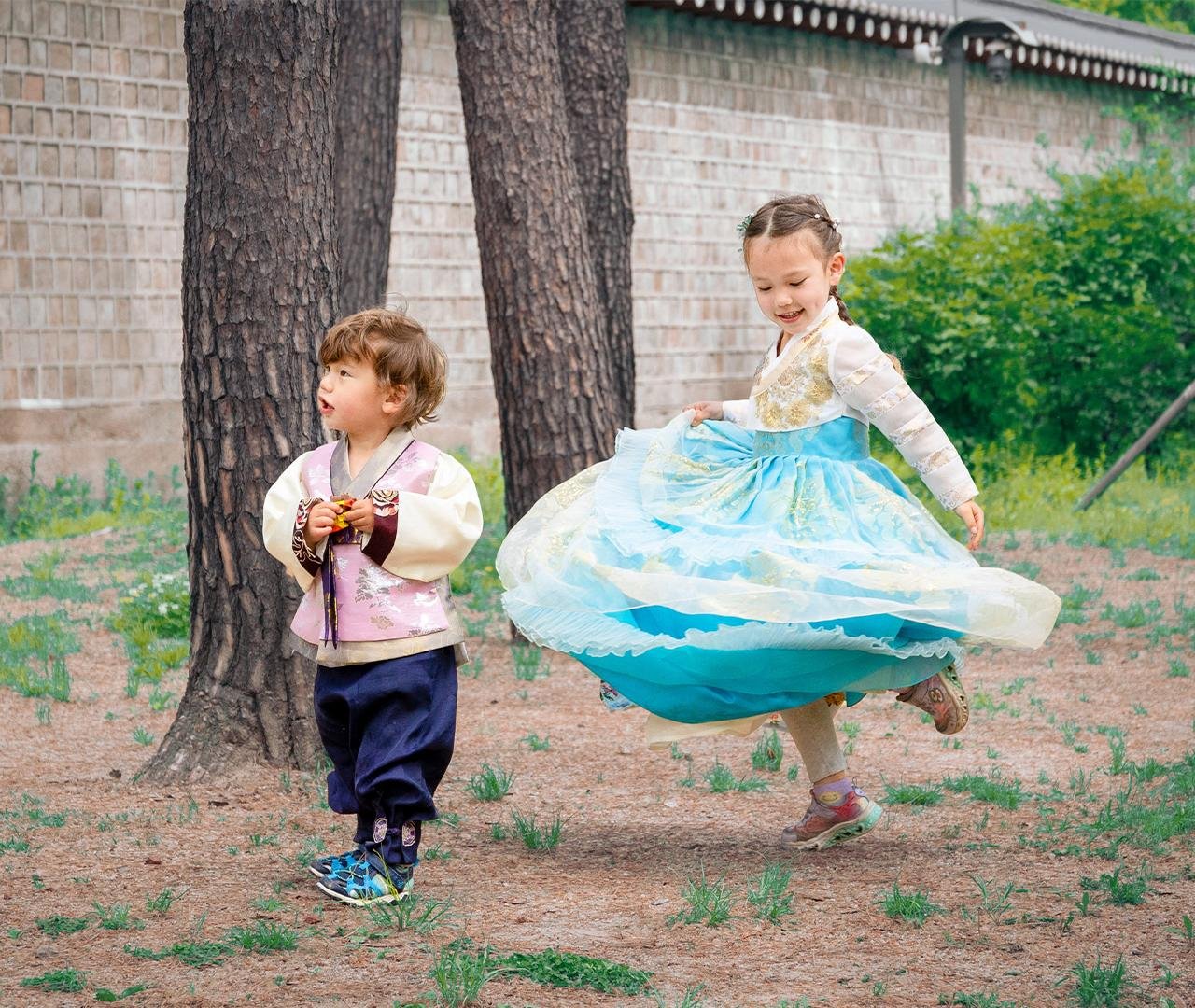 Seoul: Hanbok Rental with Gyeongbokgung Palace Entry — Seoul K-beauty experience photo 9