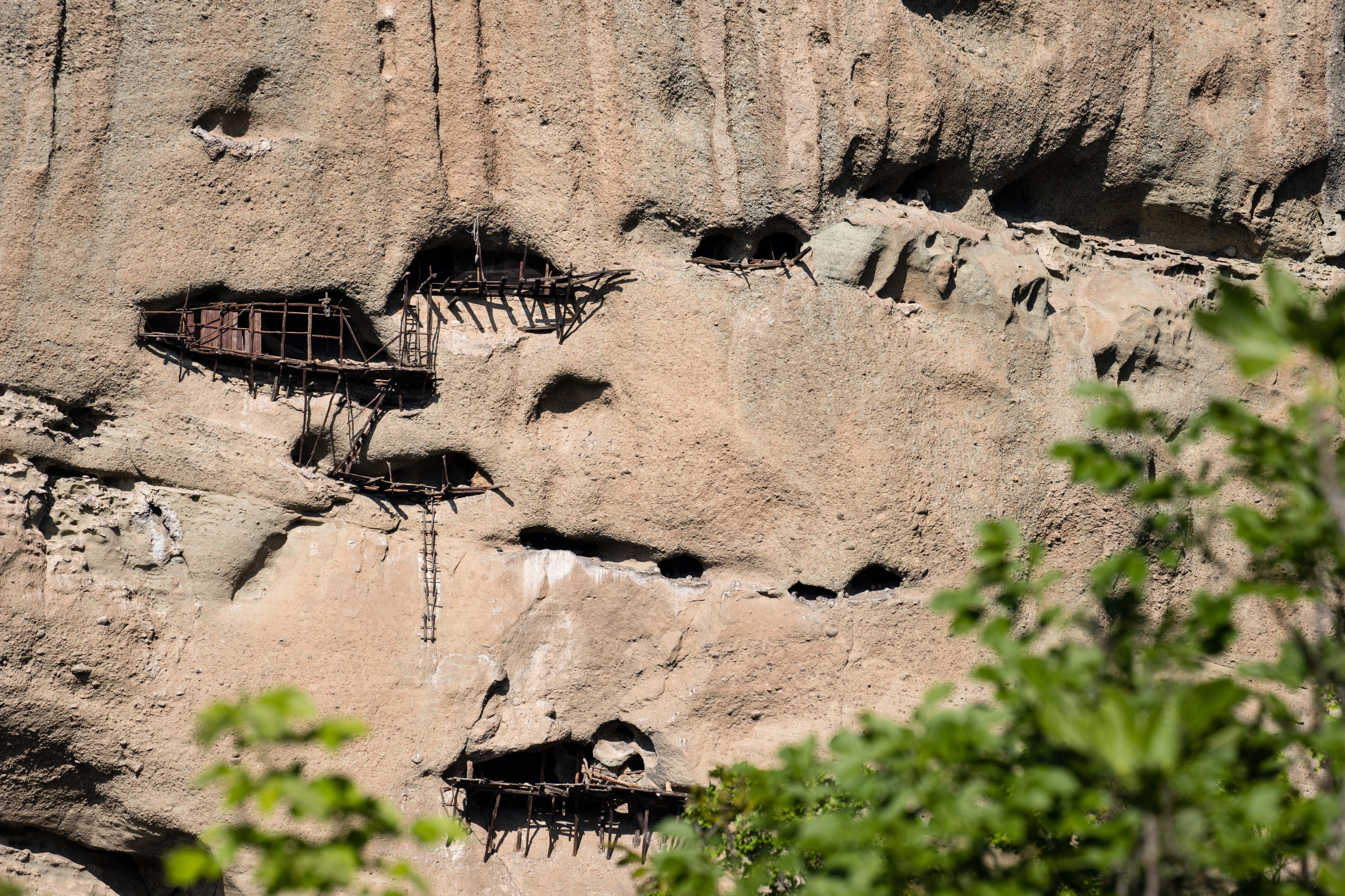 Athens to Meteora: Full-Day Monastery & Caves Tour with Lunch